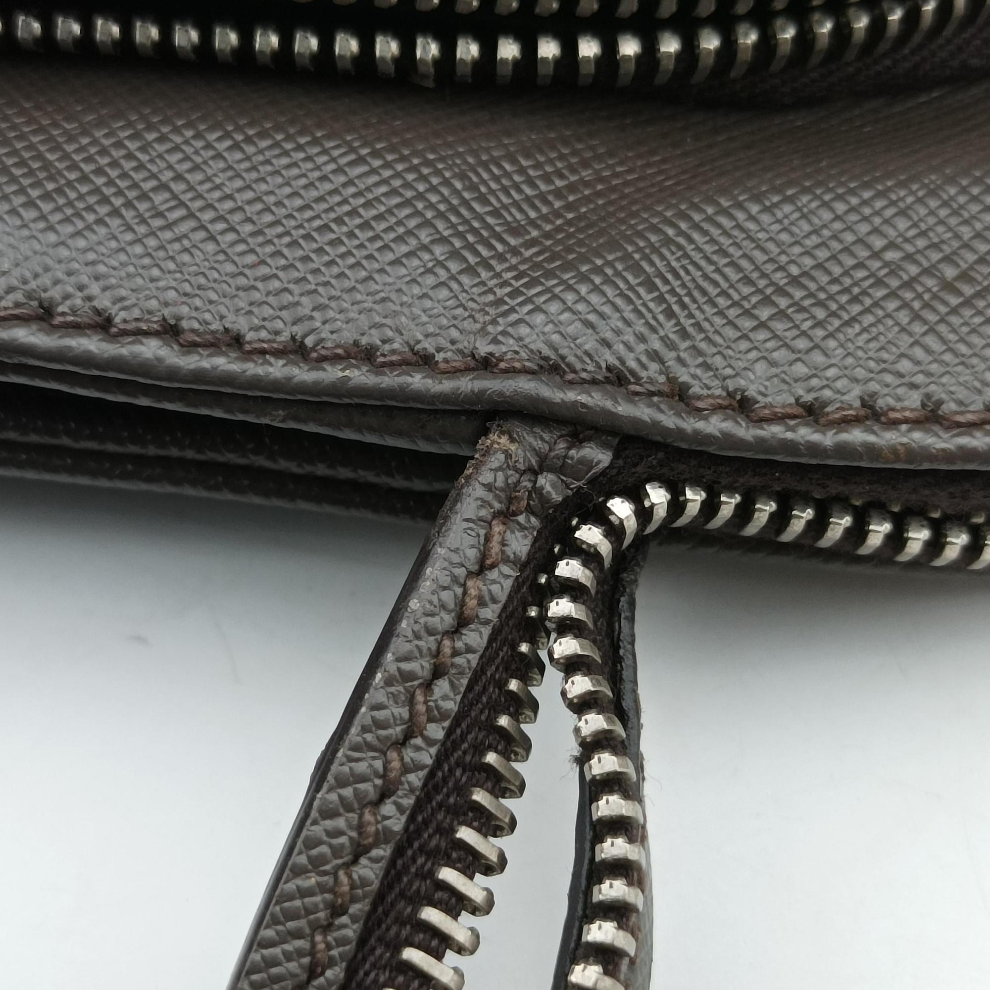 Pre-owned Prada Triangle Logo Plate Grey Saffiano Leather 178589 handbag | stylenewstar