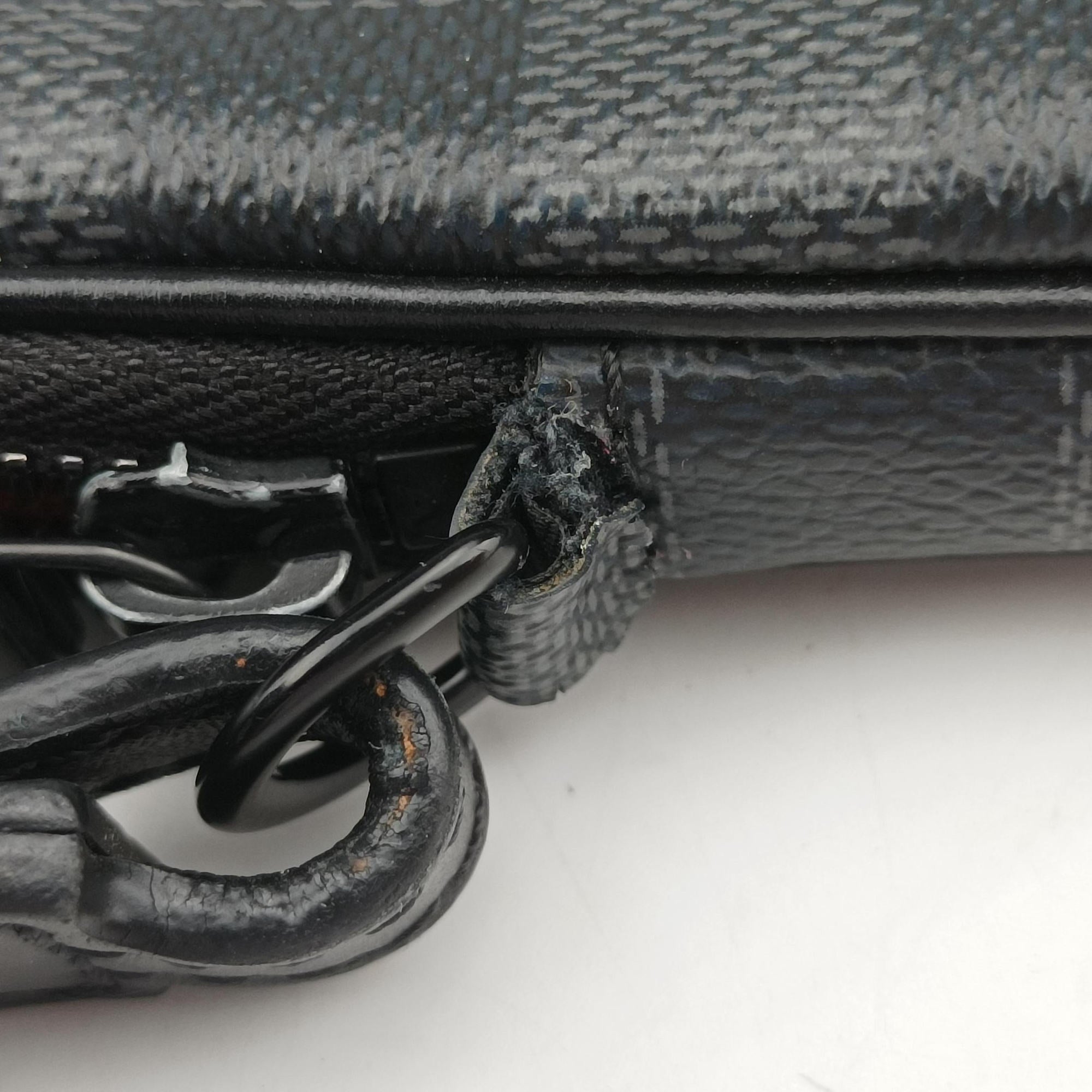 Pre-owned Louis Vuitton Utility Supplement Noir Damier Graphite N60324 clutchbag | stylenewstar