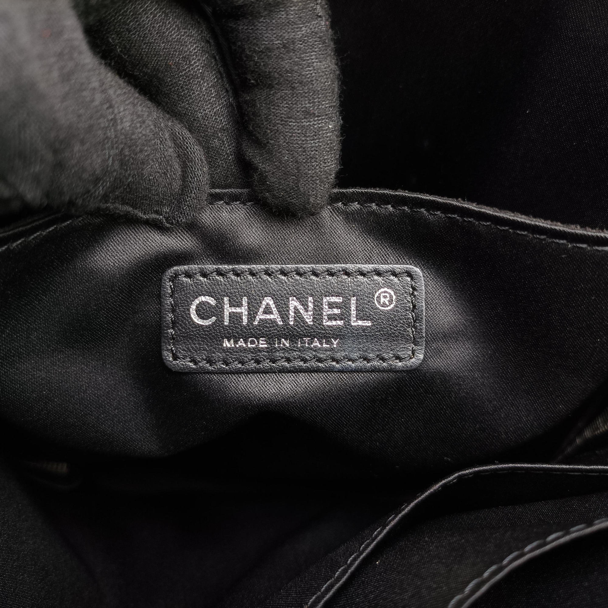 Vintage Chanel Matelasse Black Leather  shoulderbag | stylenewstar