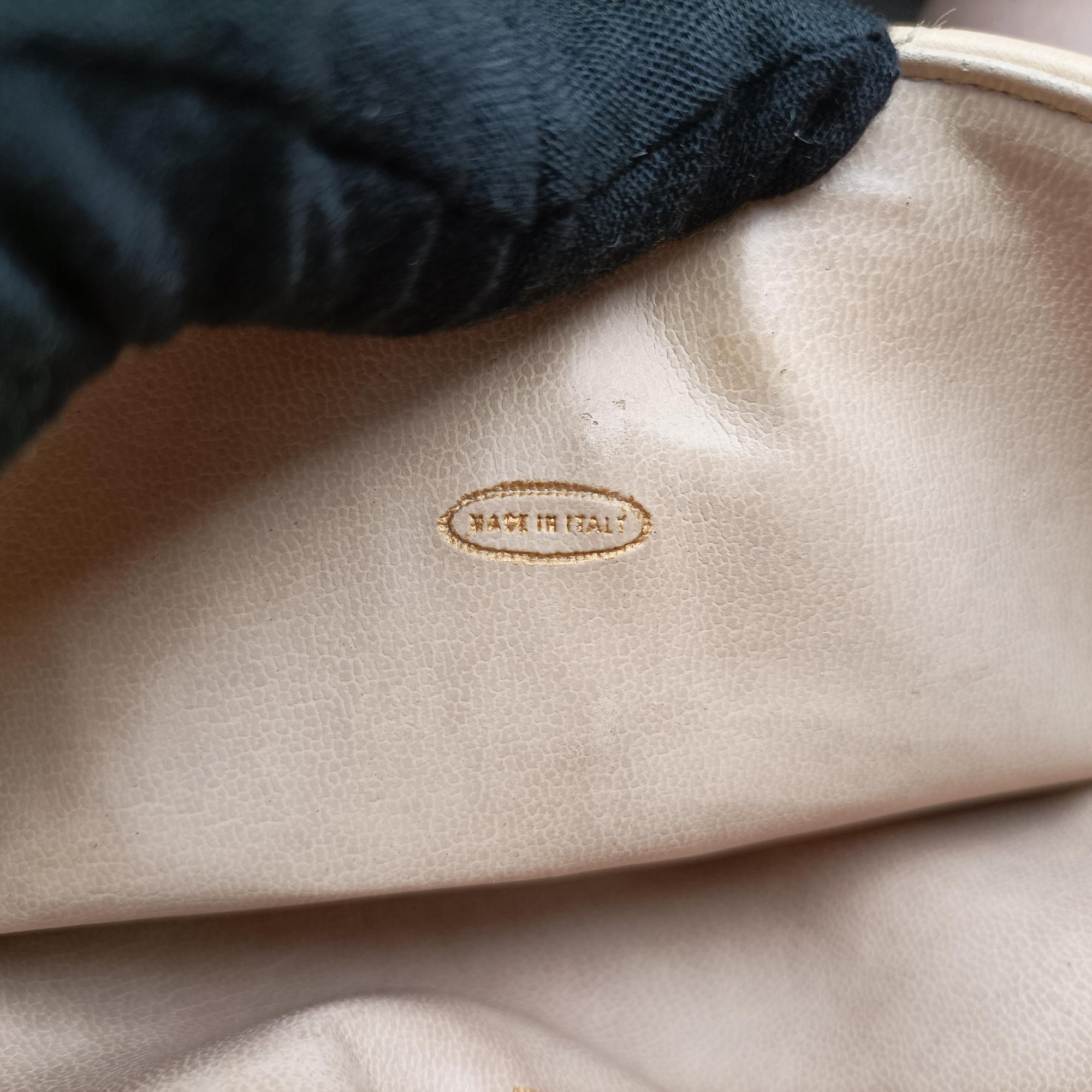 Vintage Chanel Matelasse Beige Lambskin  shoulderbag | stylenewstar