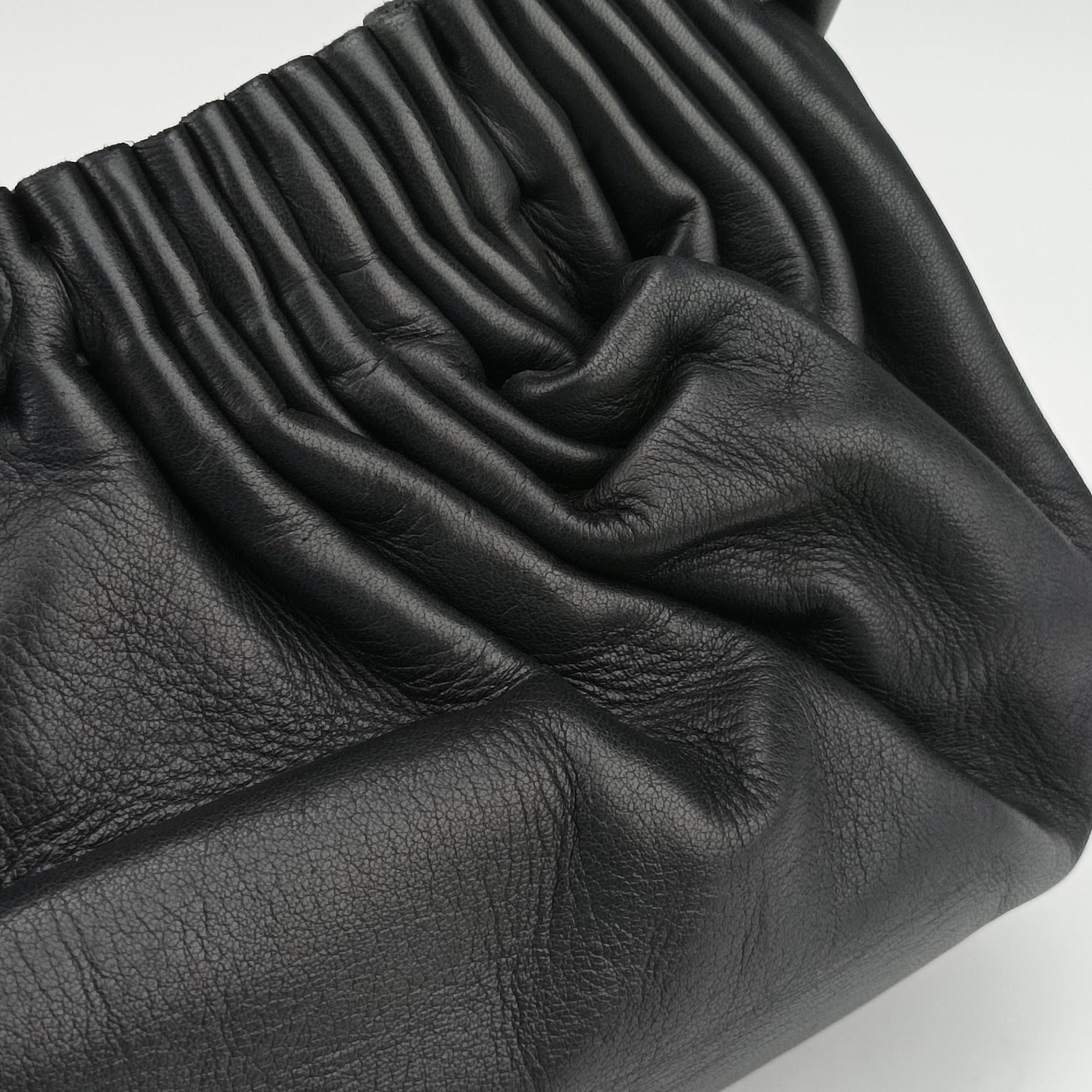 Pre-owned Bottega Veneta Gathered Black Leather  shoulderbag | stylenewstar