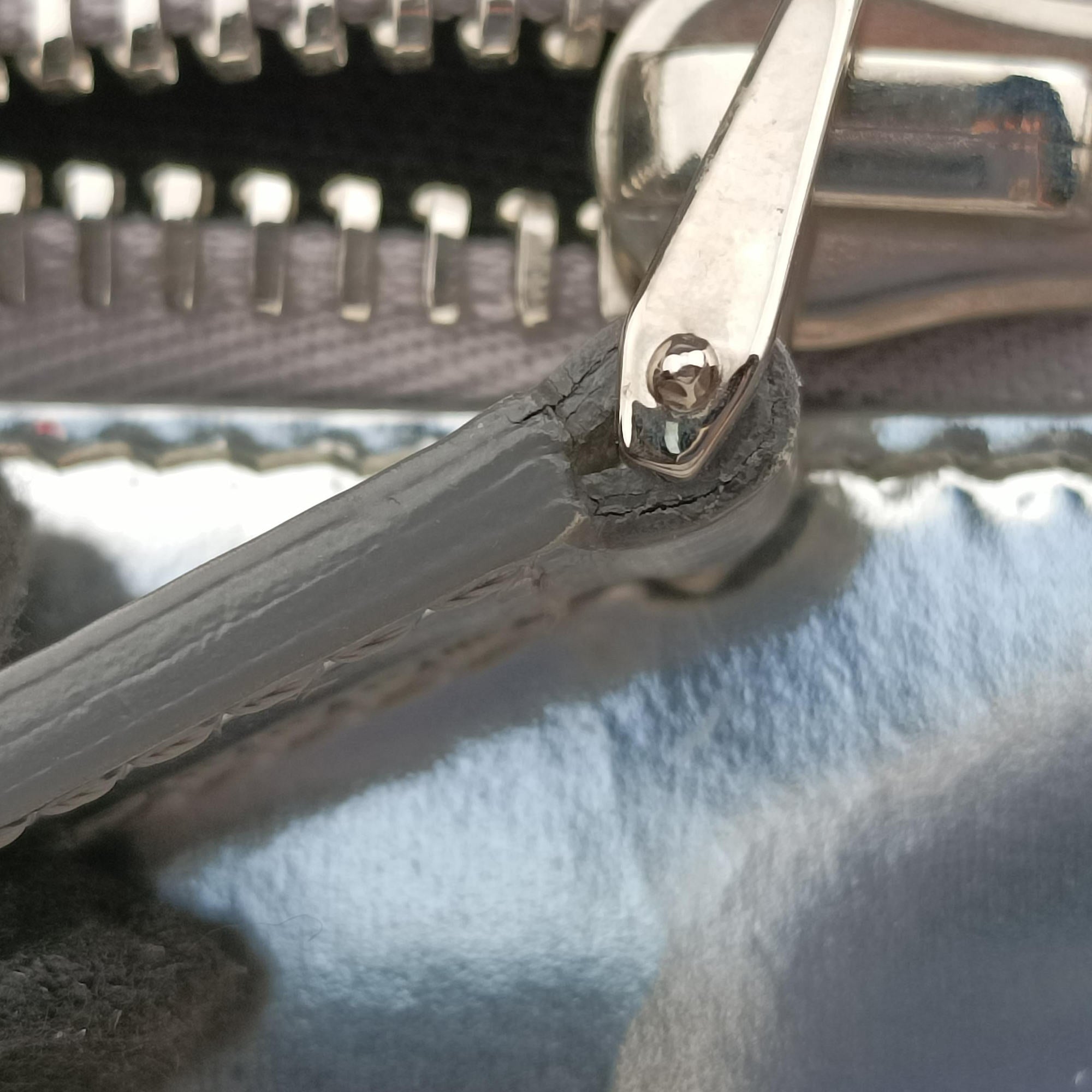 Secondhand Givenchy Pandora Box Silver Patent Leather  shoulderbag | stylenewstar