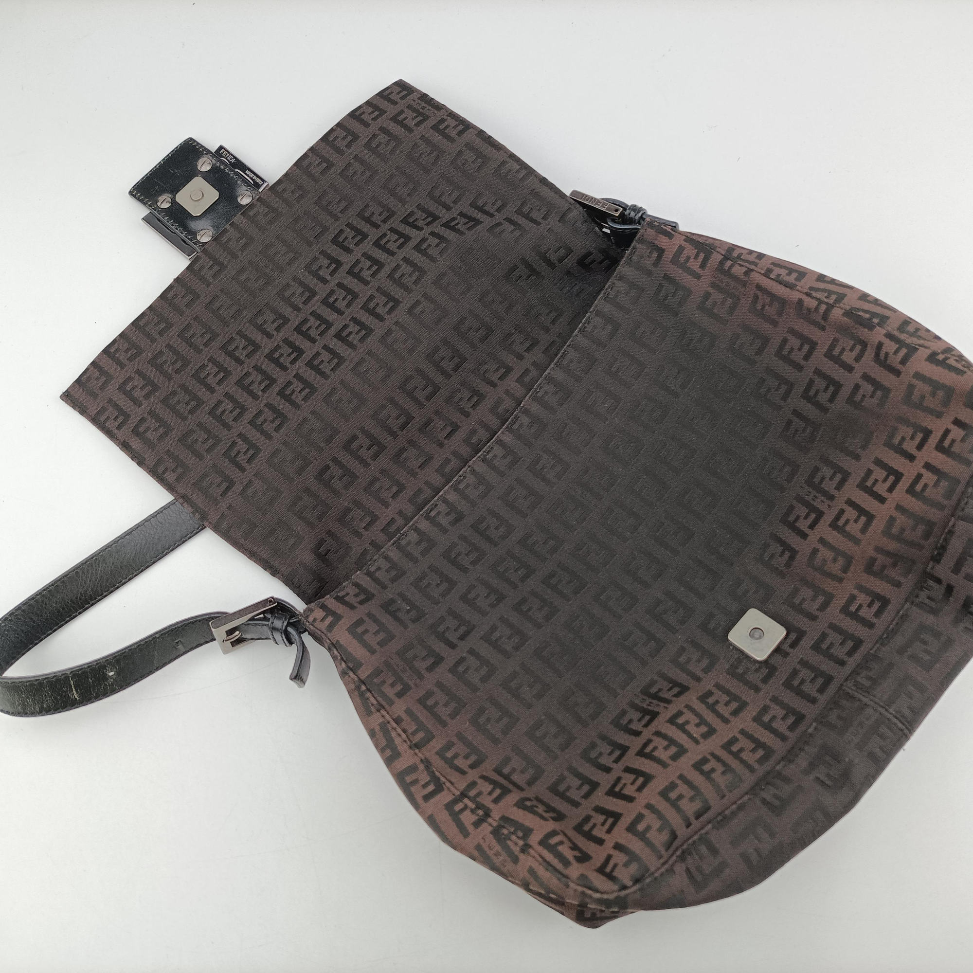 Pre-owned Fendi Baguette Zucchino Brown canvas 8BR001 shoulderbag | stylenewstar