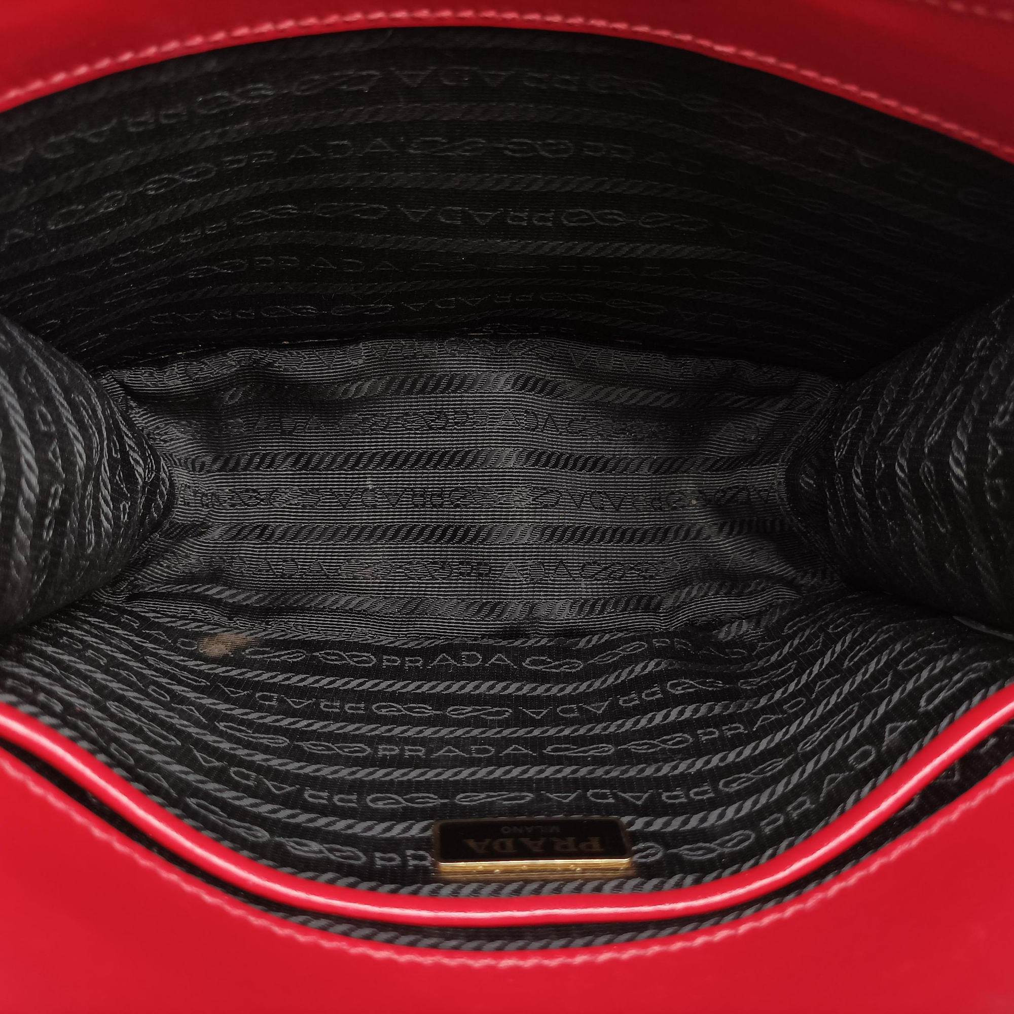 Pre-owned Prada Triangle Logo Red SAFFIANO Leather 1BD200 shoulderbag | stylenewstar