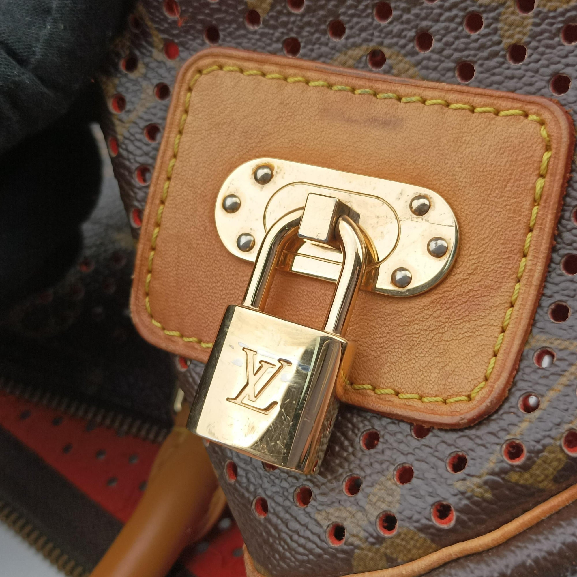 Pre-owned Louis Vuitton Speedy30 brown×Fuchsia Pink Monogram Perfo M95180 handbag | stylenewstar