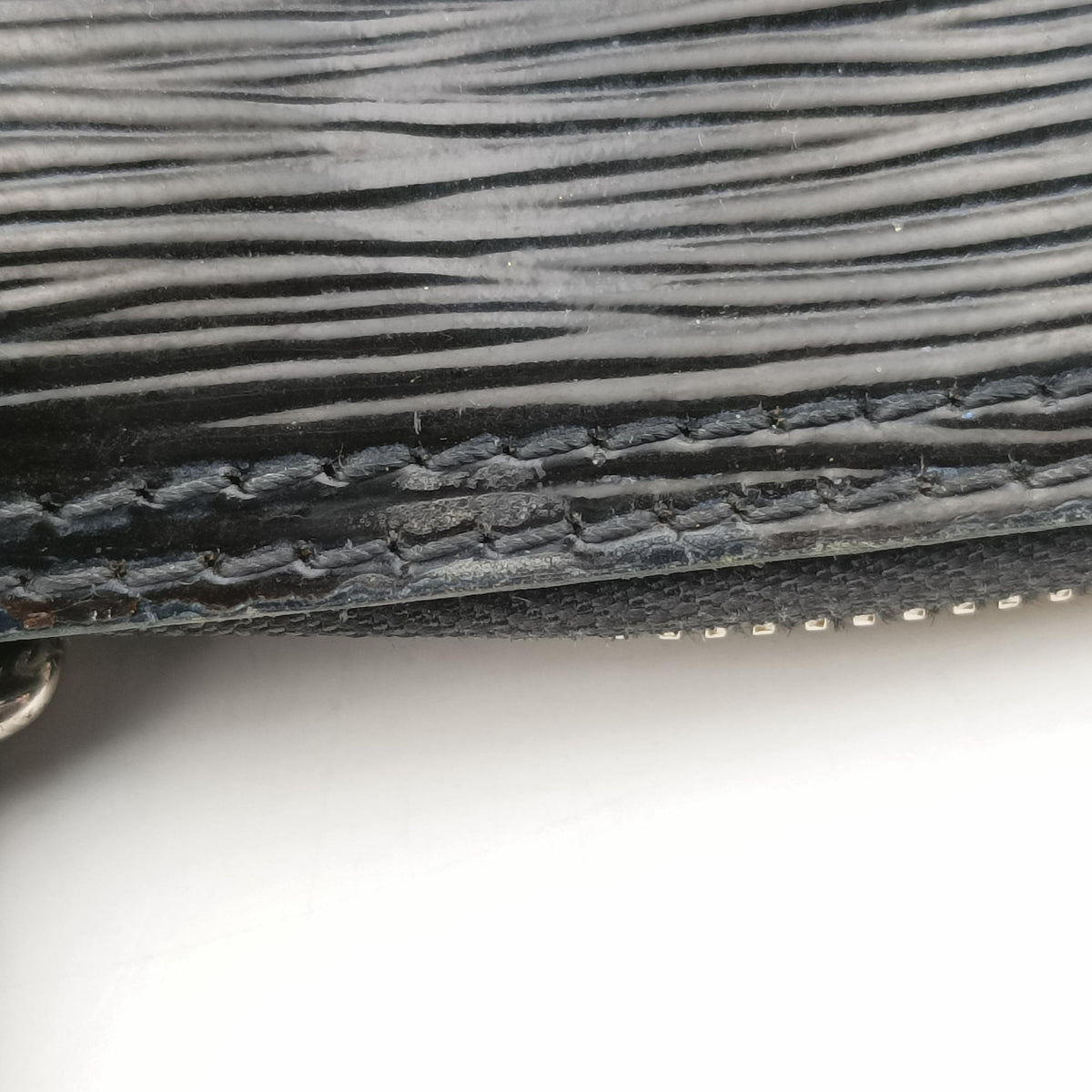 Pre-owned Louis Vuitton Alma GM Noir epi M40452 handbag | stylenewstar