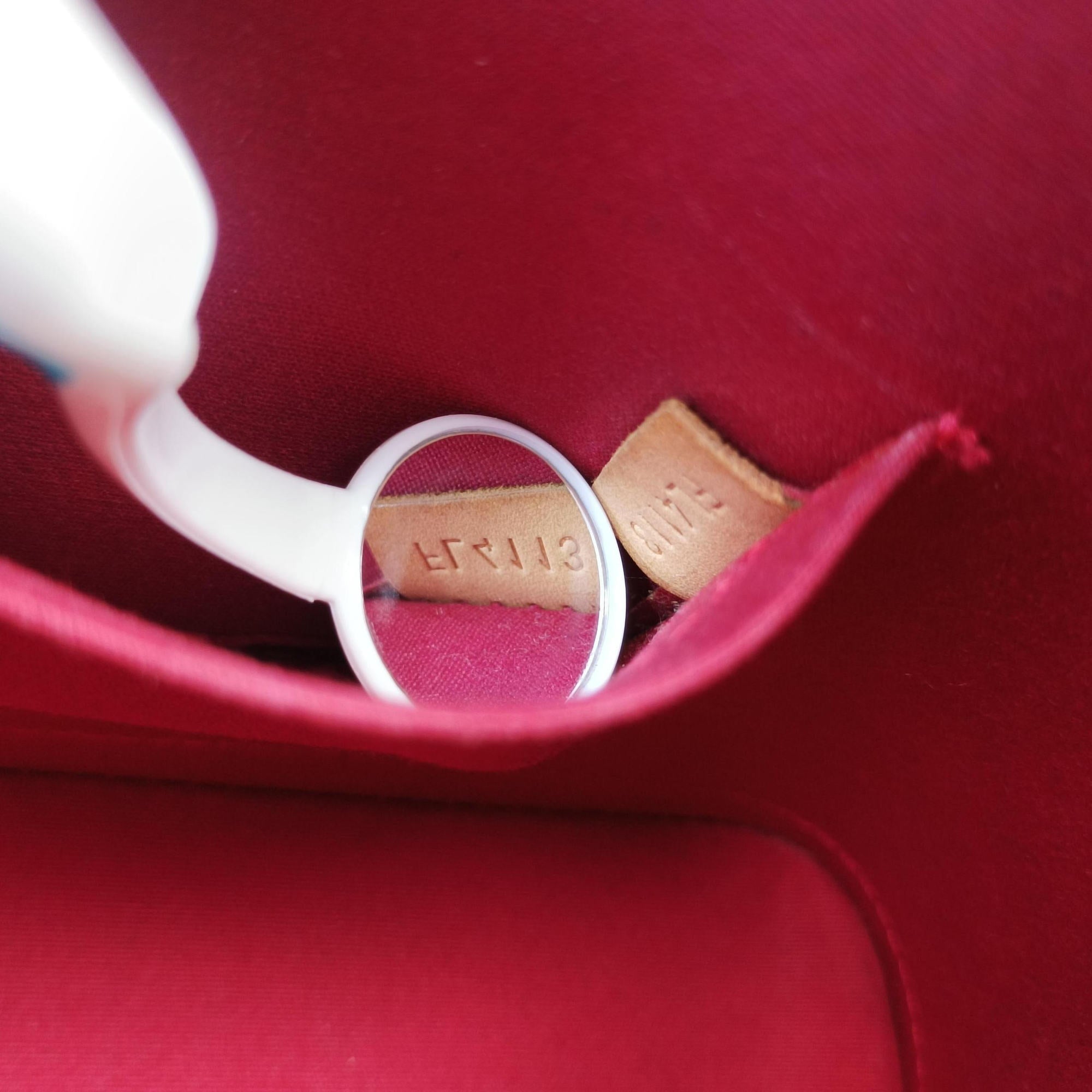 Vintage Louis Vuitton Alma BB CERISE Vernis M90174 shoulderbag | stylenewstar