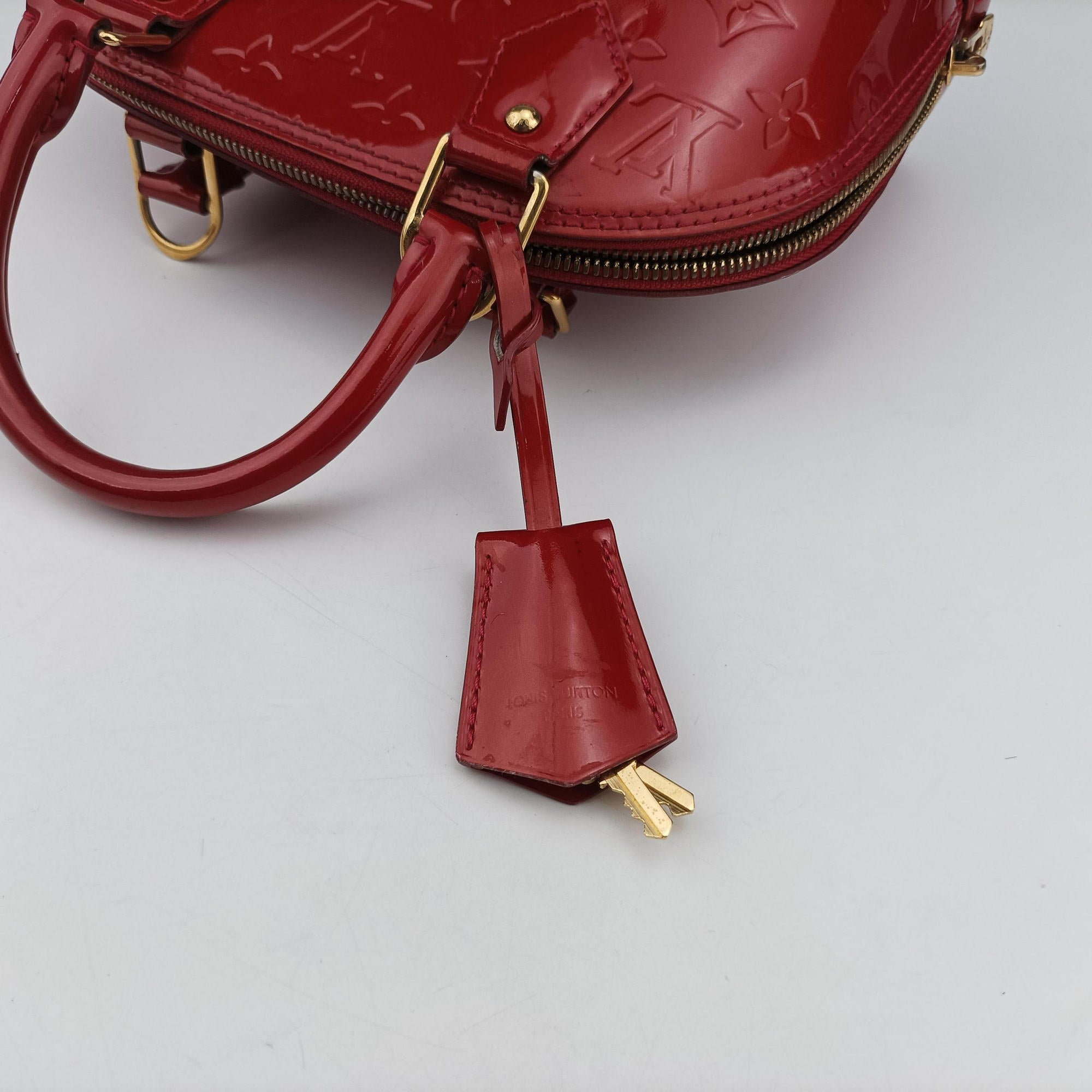 Vintage Louis Vuitton Alma BB CERISE Vernis M90174 shoulderbag | stylenewstar