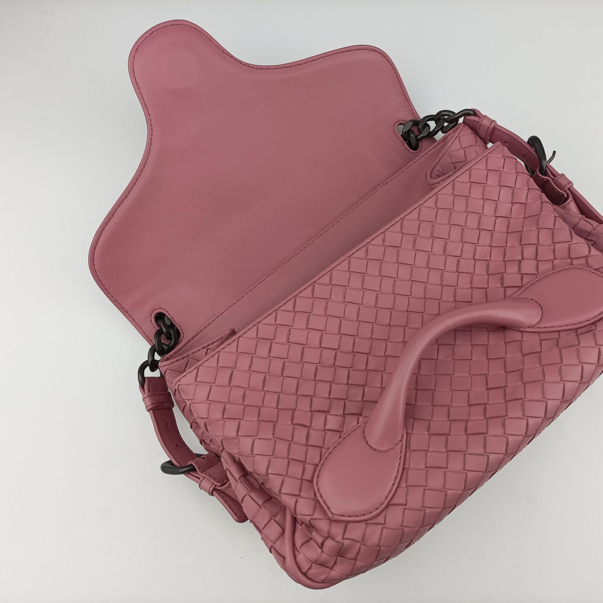 Pre-owned Bottega Veneta Intrecciato Pink lambskin  shoulderbag | stylenewstar