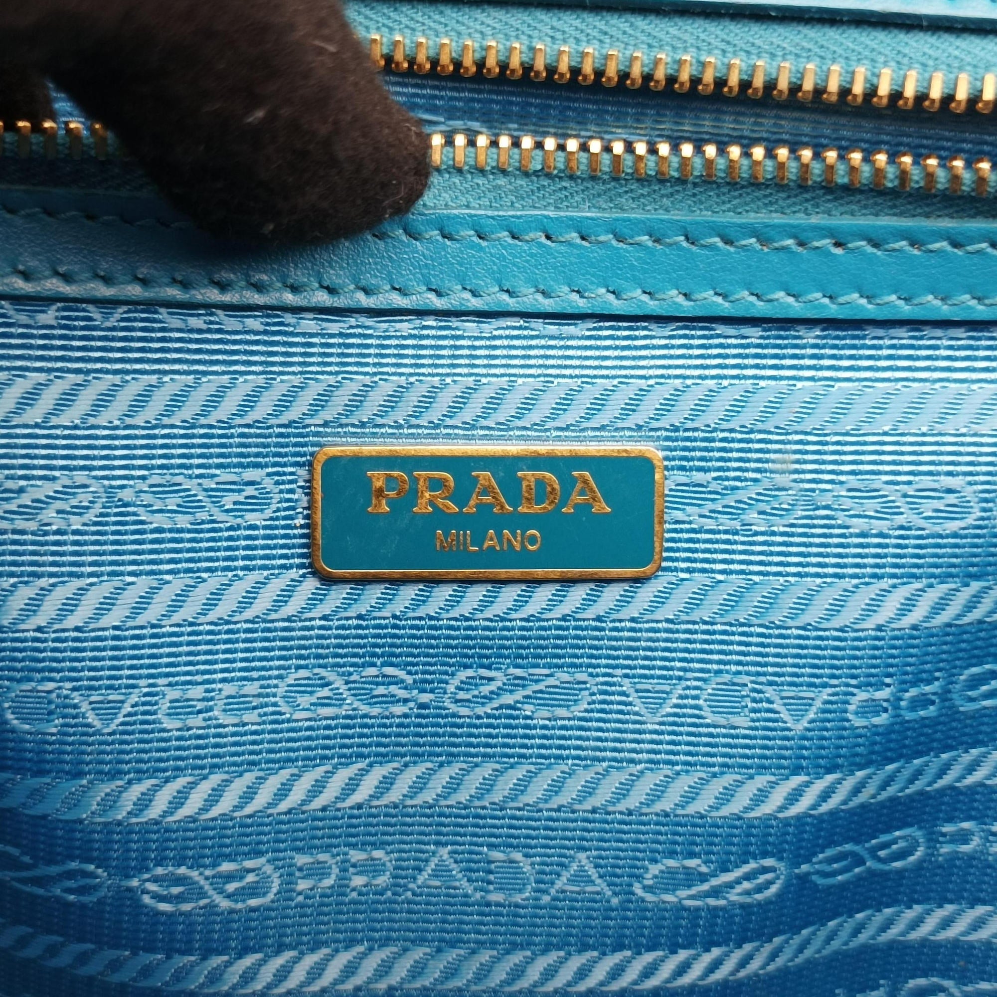 Pre-owned Prada Turn lock Chevron Impunture Autre Cuir Blue Leather  shoulderbag | stylenewstar