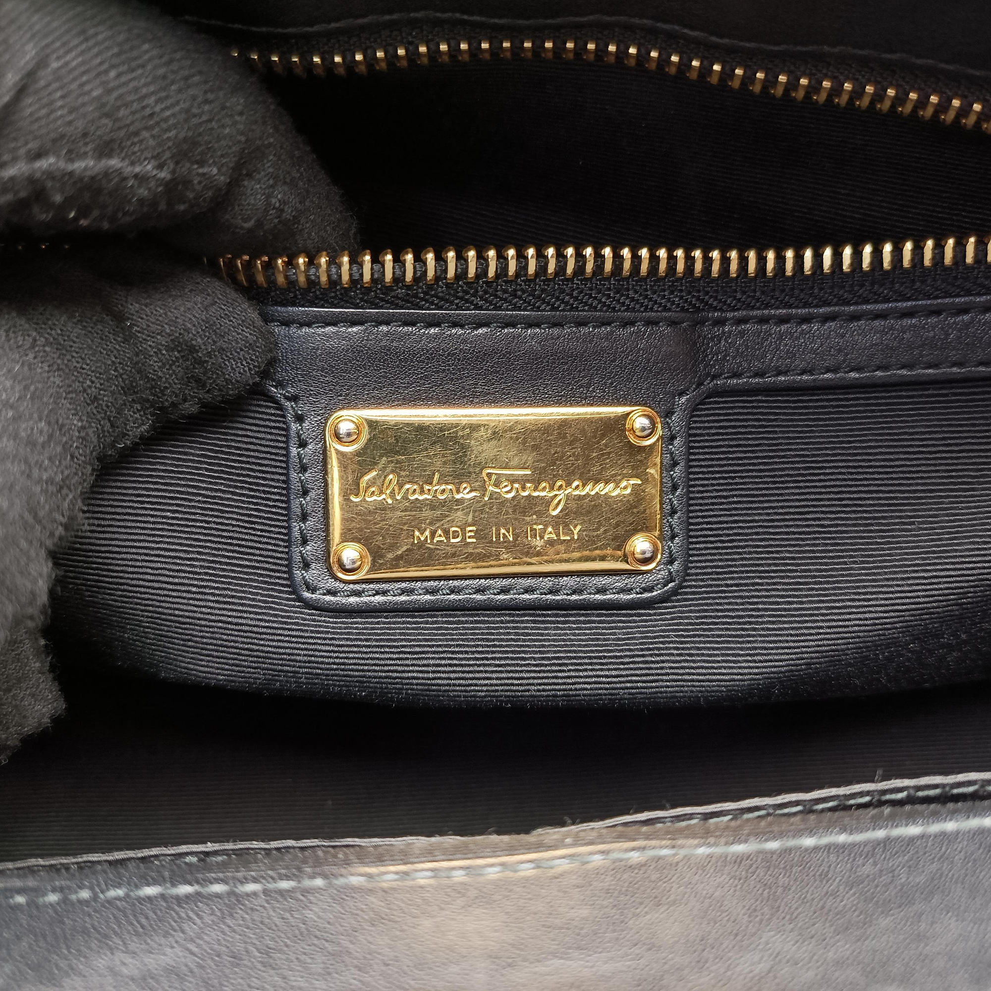 Secondhand Ferragamo Gancini Black Leather  shoulderbag | stylenewstar