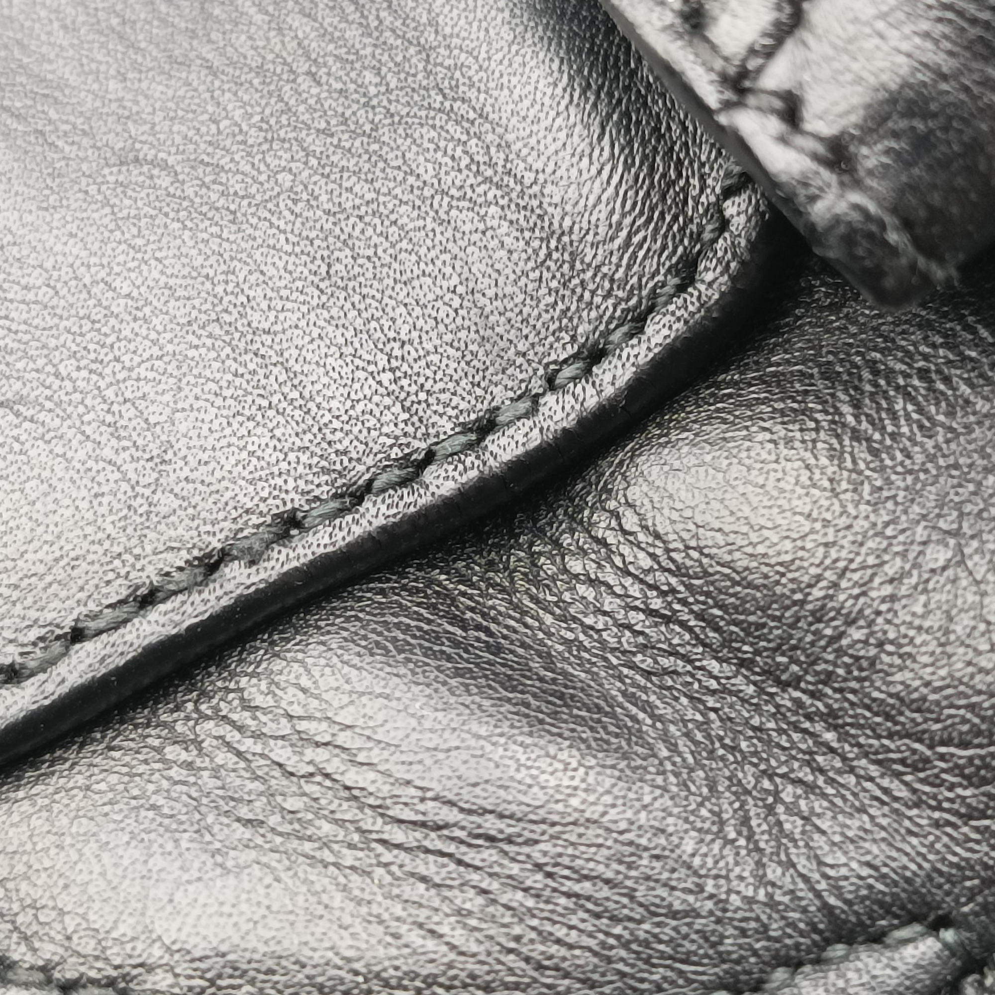 Secondhand Ferragamo Gancini Black Leather  shoulderbag | stylenewstar