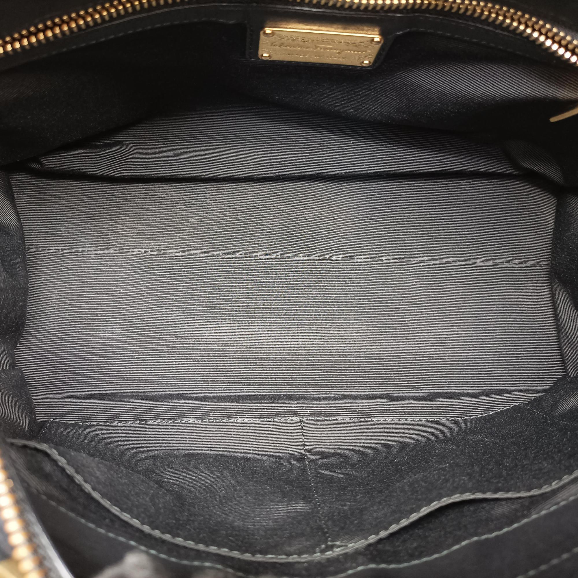 Secondhand Ferragamo Gancini Black Leather  shoulderbag | stylenewstar