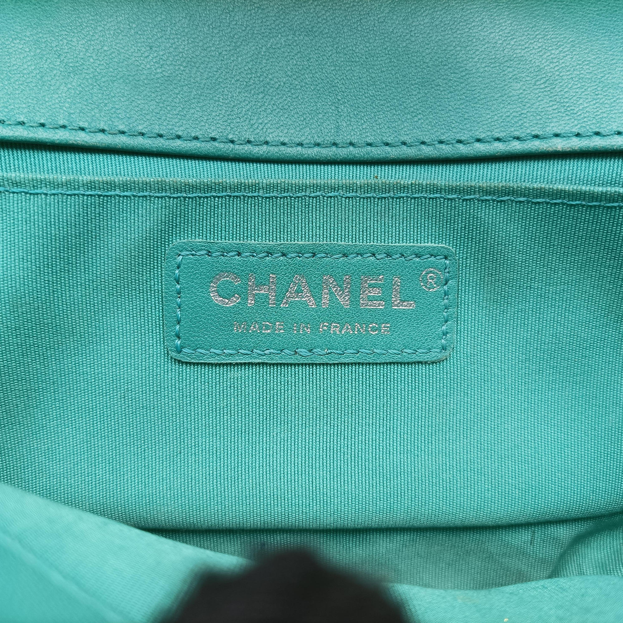 Pre-owned Chanel BOY CHANEL Green Leather A67085 shoulderbag | stylenewstar