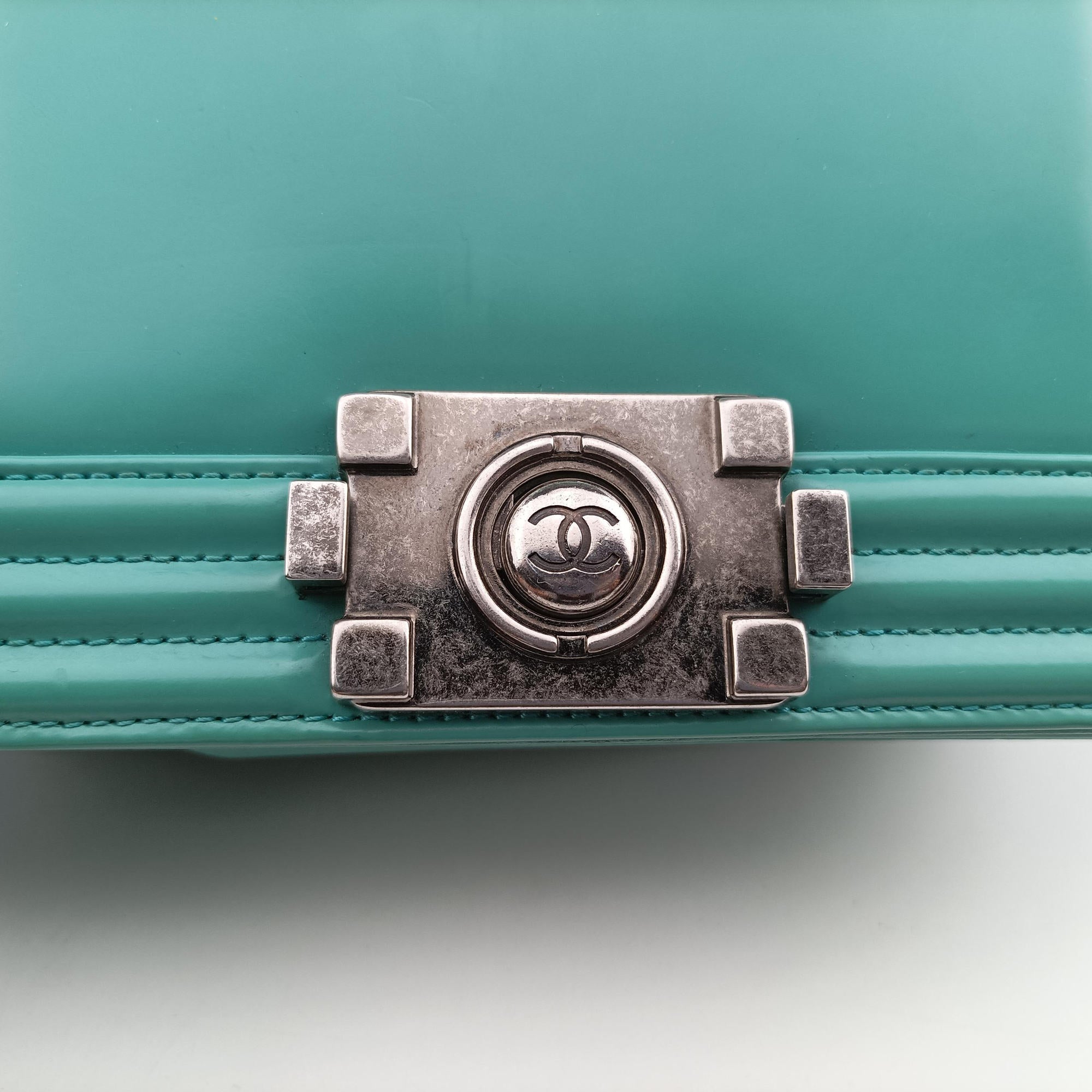 Pre-owned Chanel BOY CHANEL Green Leather A67085 shoulderbag | stylenewstar