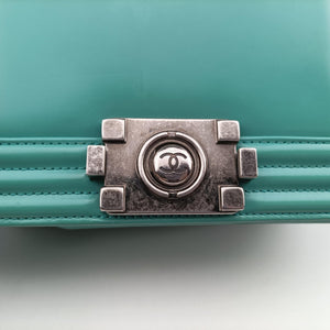 Pre-owned Chanel BOY CHANEL Green Leather A67085 shoulderbag | stylenewstar