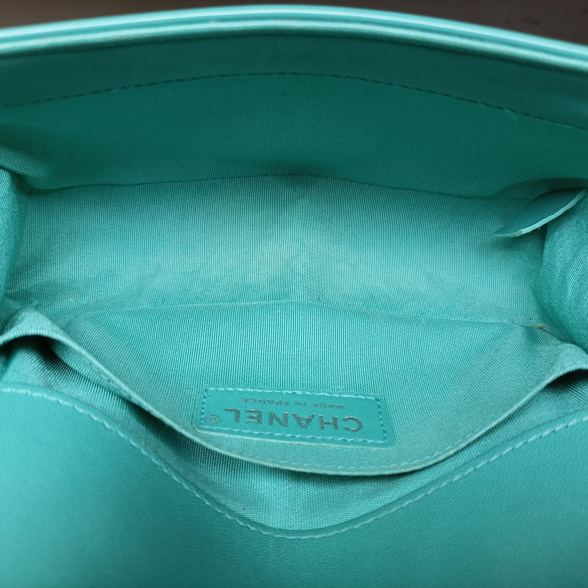 Pre-owned Chanel BOY CHANEL Green Leather A67085 shoulderbag | stylenewstar