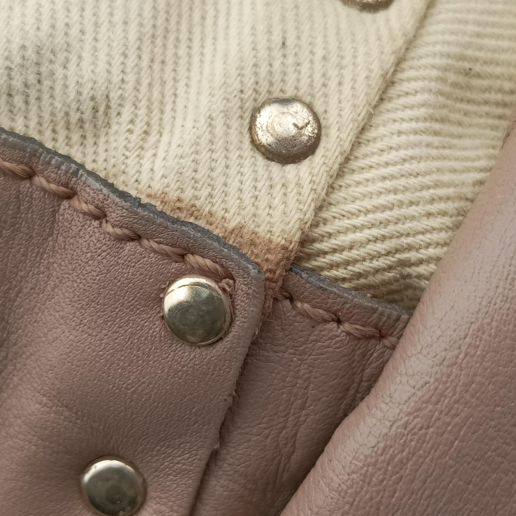 Pre-owned Valentino Rockstud Beige Leather  shoulderbag | stylenewstar