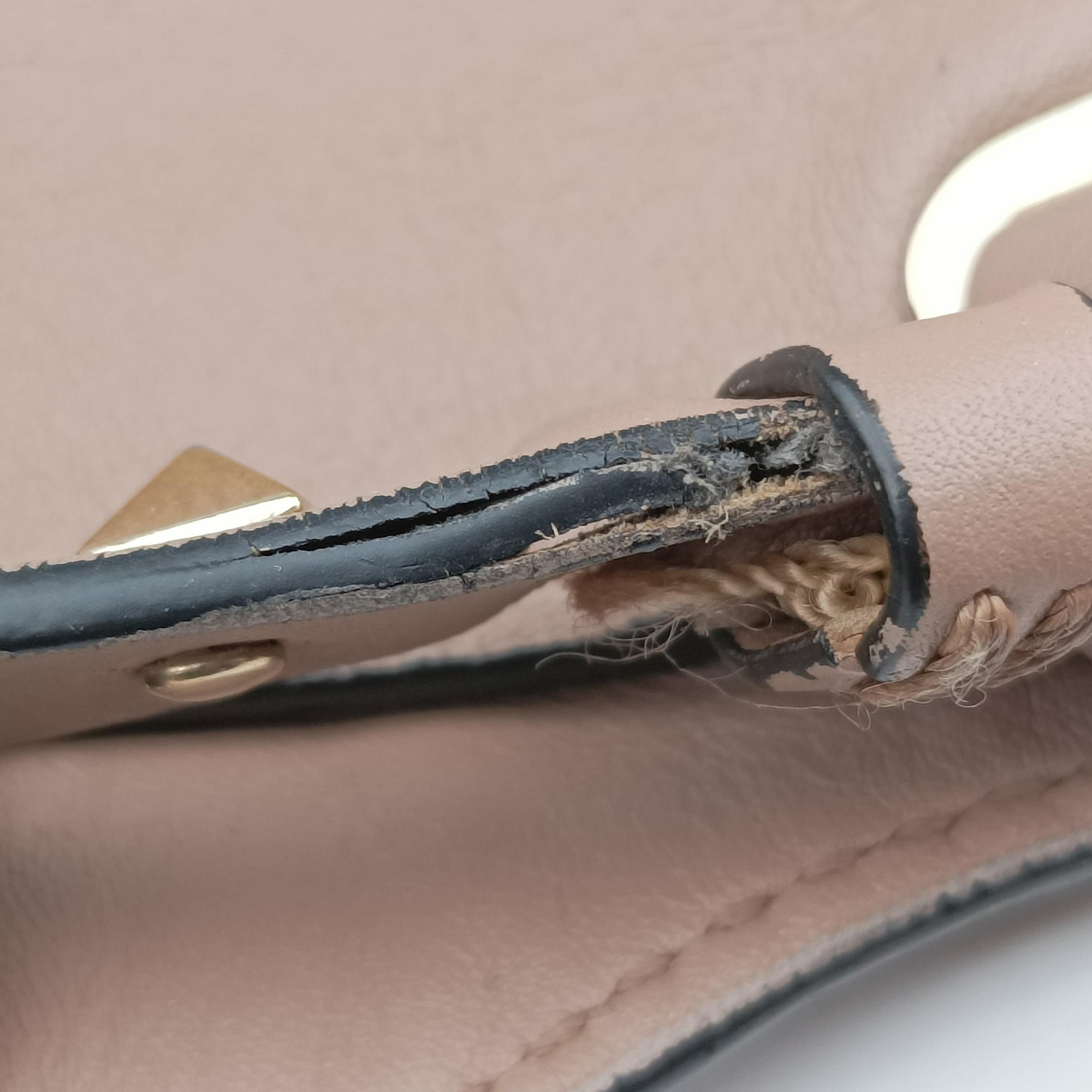 Pre-owned Valentino Rockstud Beige Leather  shoulderbag | stylenewstar