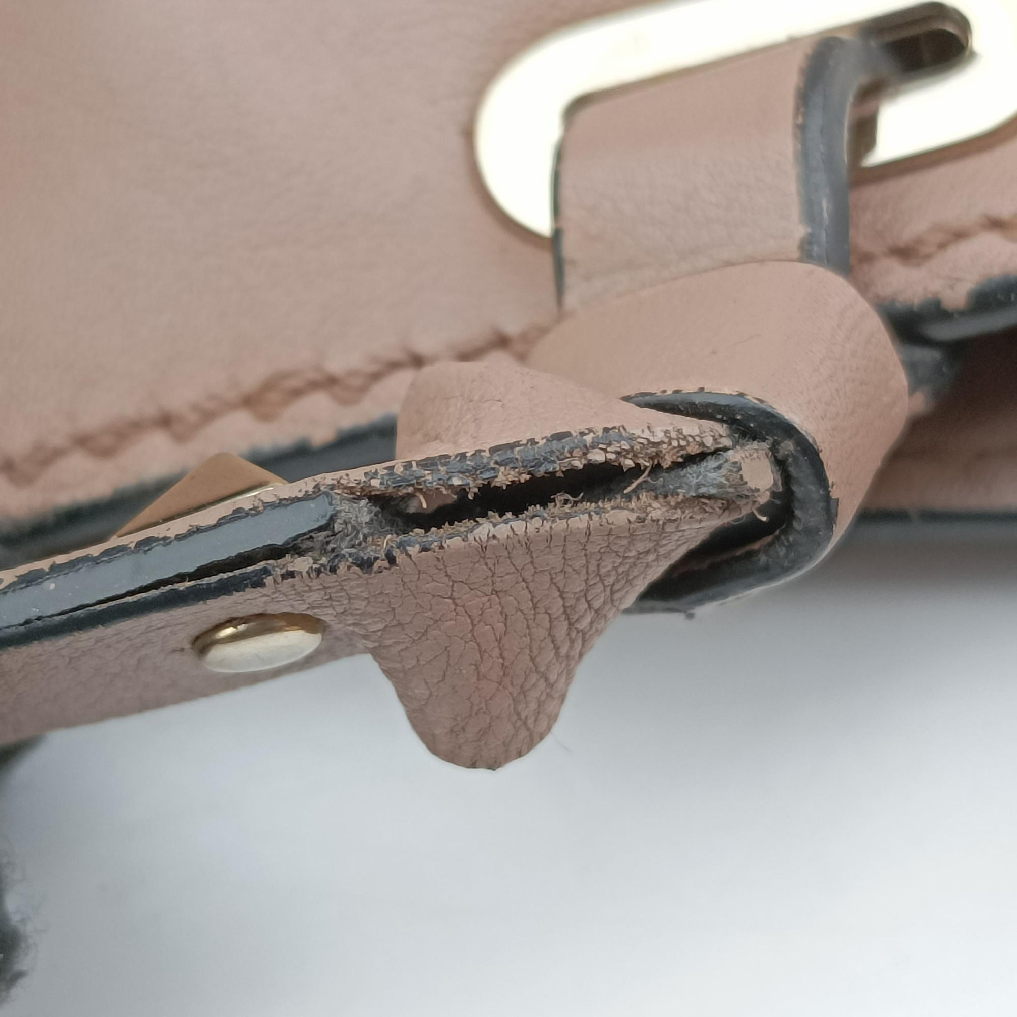 Pre-owned Valentino Rockstud Beige Leather  shoulderbag | stylenewstar