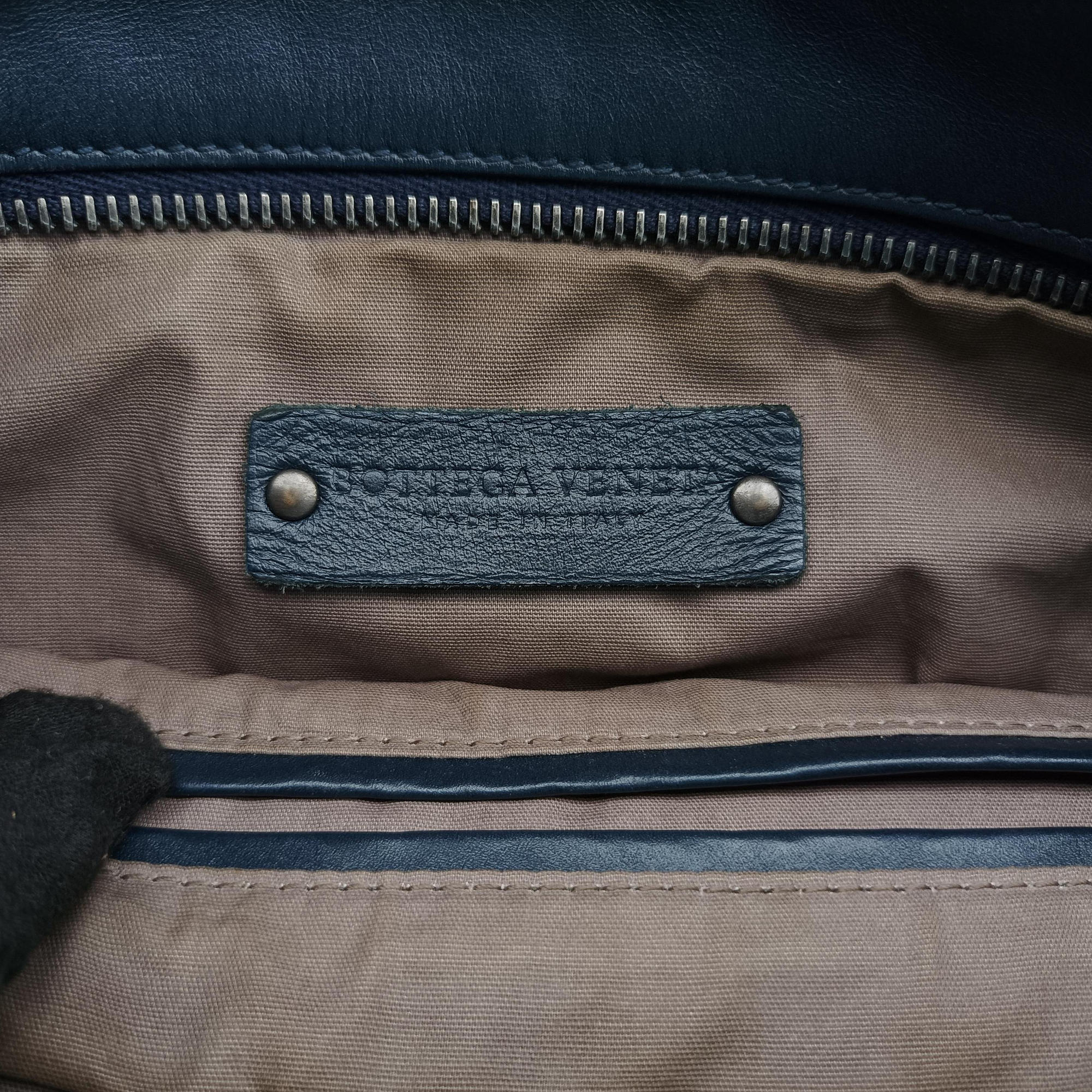Secondhand Bottega Veneta Intrecciato Navy lambskin  shoulderbag | stylenewstar