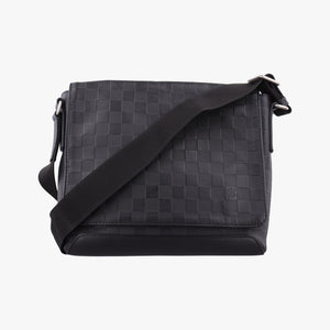 Vintage Louis Vuitton District PM Noir Damier Infini Leather N41033 shoulderbag | stylenewstar