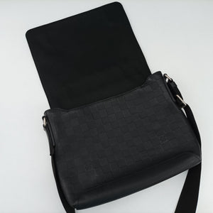 Vintage Louis Vuitton District PM Noir Damier Infini Leather N41033 shoulderbag | stylenewstar