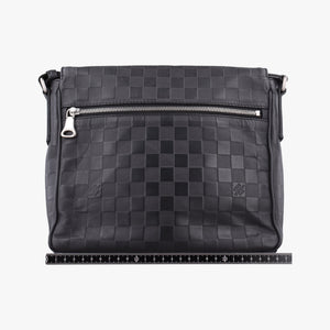 Vintage Louis Vuitton District PM Noir Damier Infini Leather N41033 shoulderbag | stylenewstar