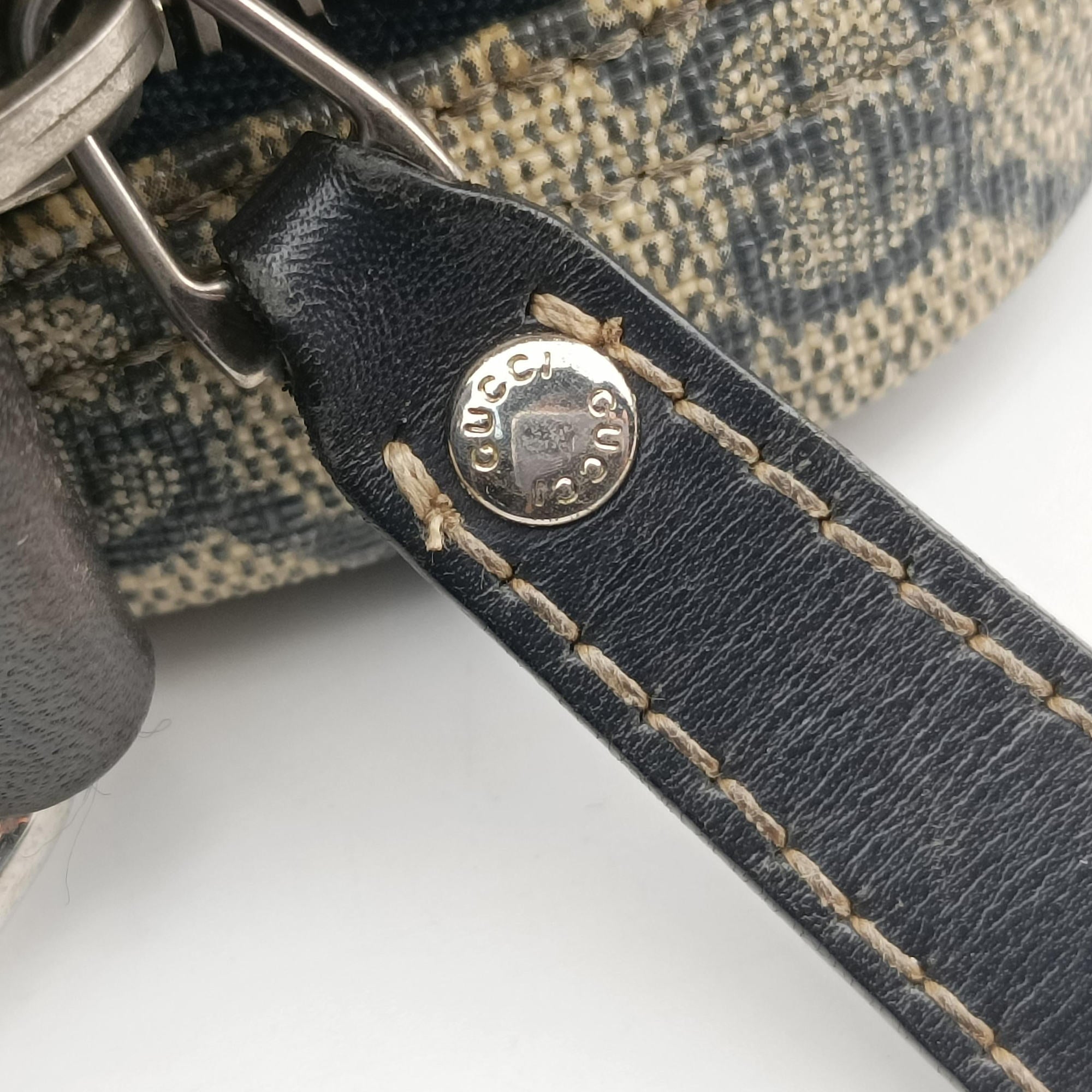 Vintage Gucci GG Supreme Messenger Beige × Navy PVC coated canvas×leather 201448 shoulderbag | stylenewstar