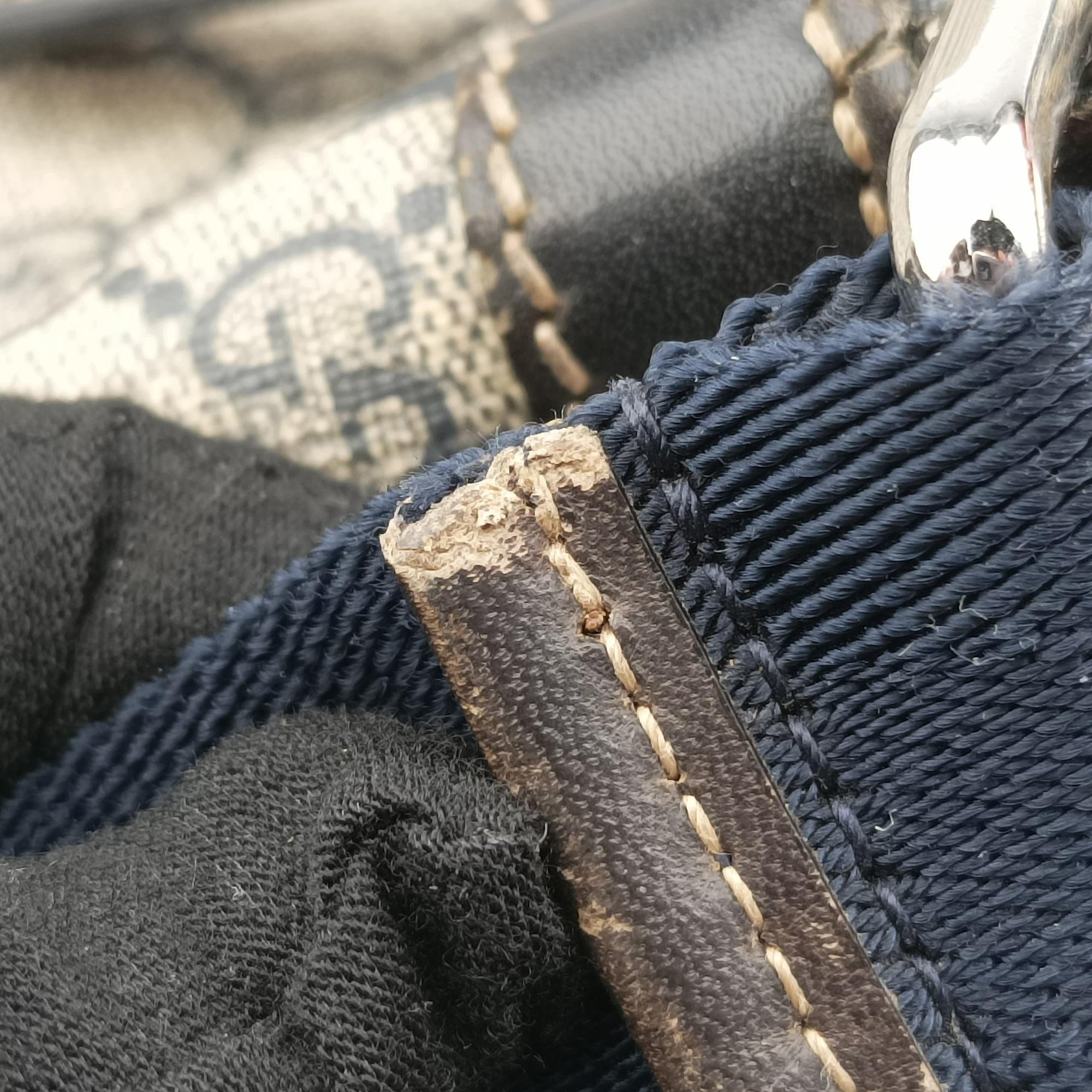 Vintage Gucci GG Supreme Messenger Beige × Navy PVC coated canvas×leather 201448 shoulderbag | stylenewstar