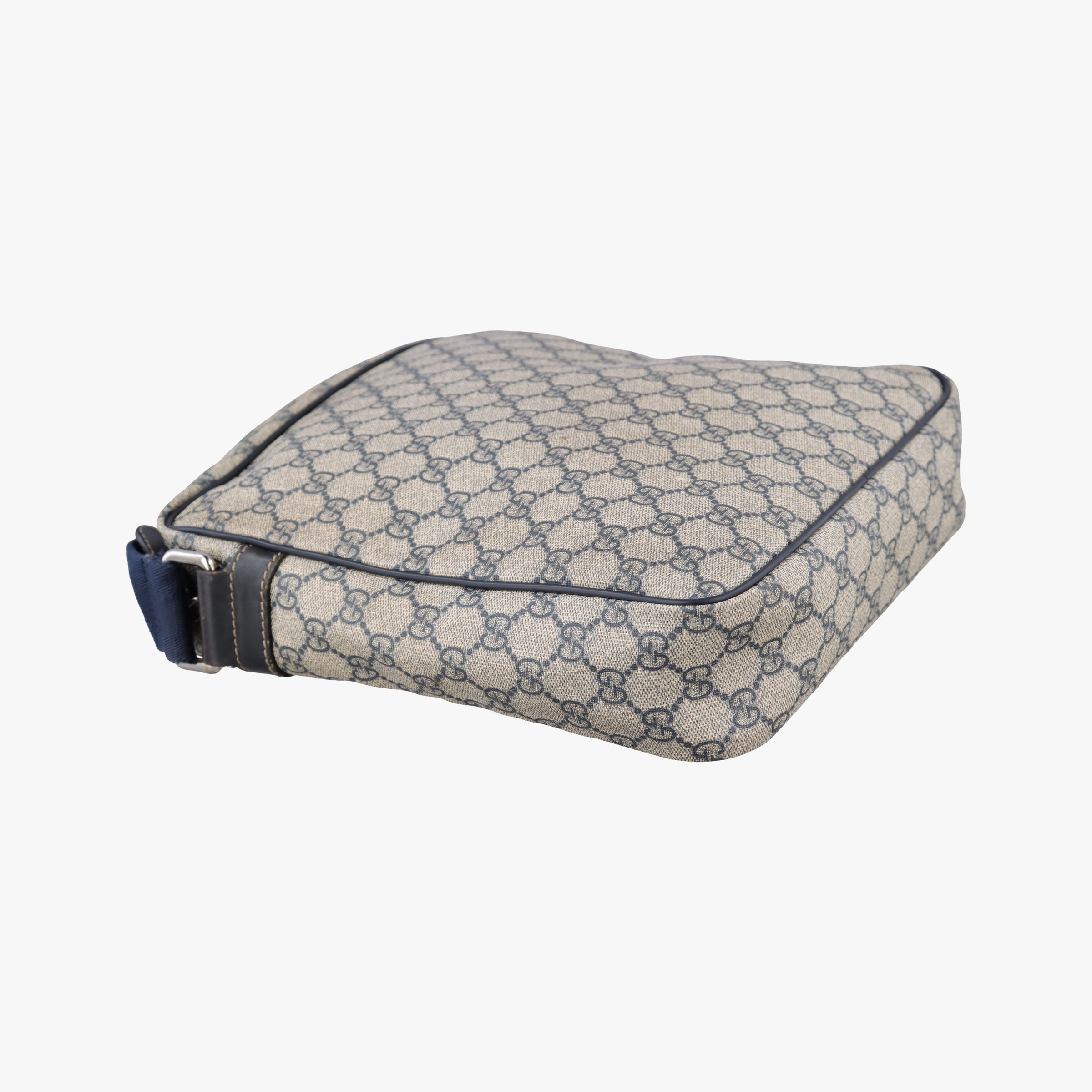 Vintage Gucci GG Supreme Messenger Beige × Navy PVC coated canvas×leather 201448 shoulderbag | stylenewstar