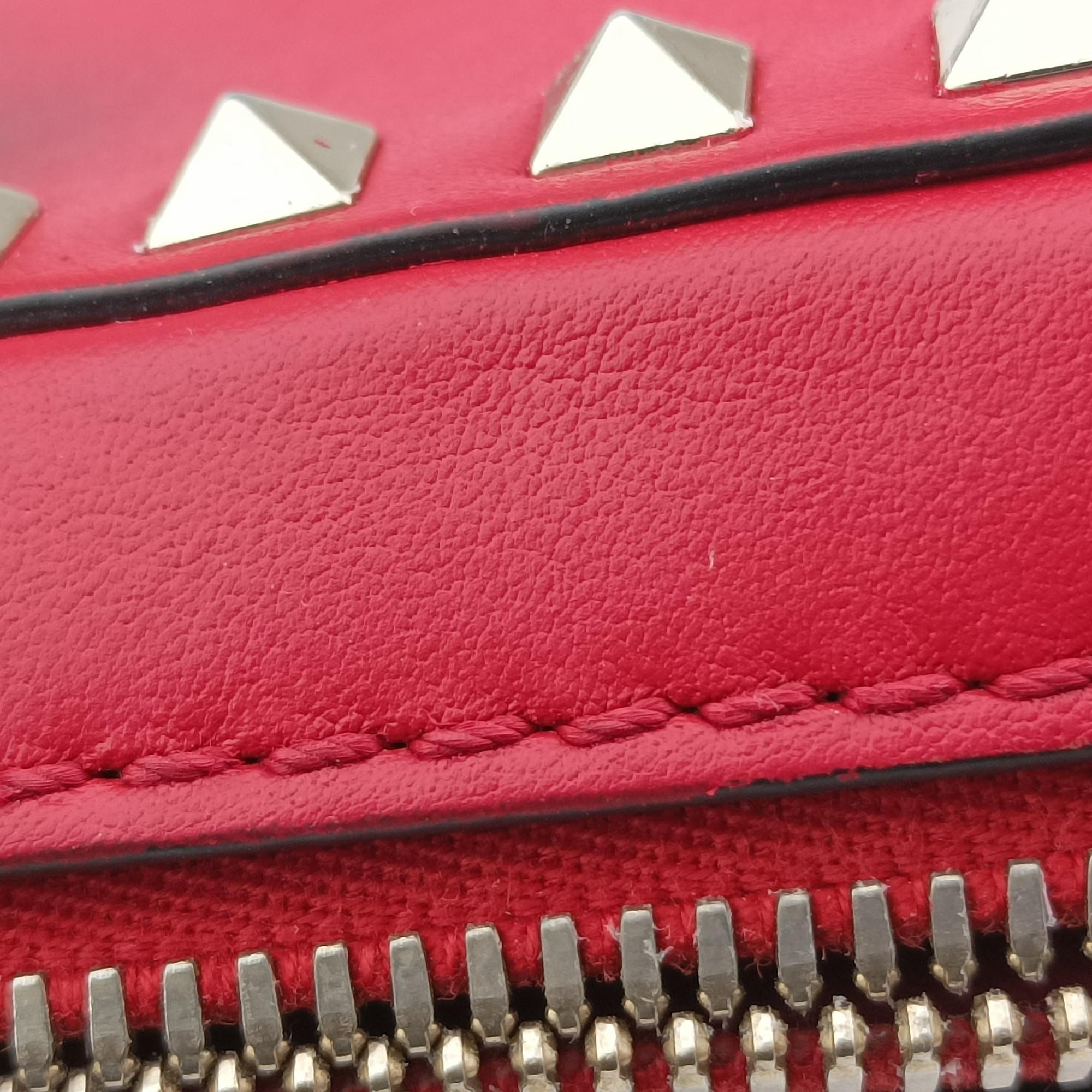 Pre-owned Valentino Rockstud Red Leather  shoulderbag | stylenewstar