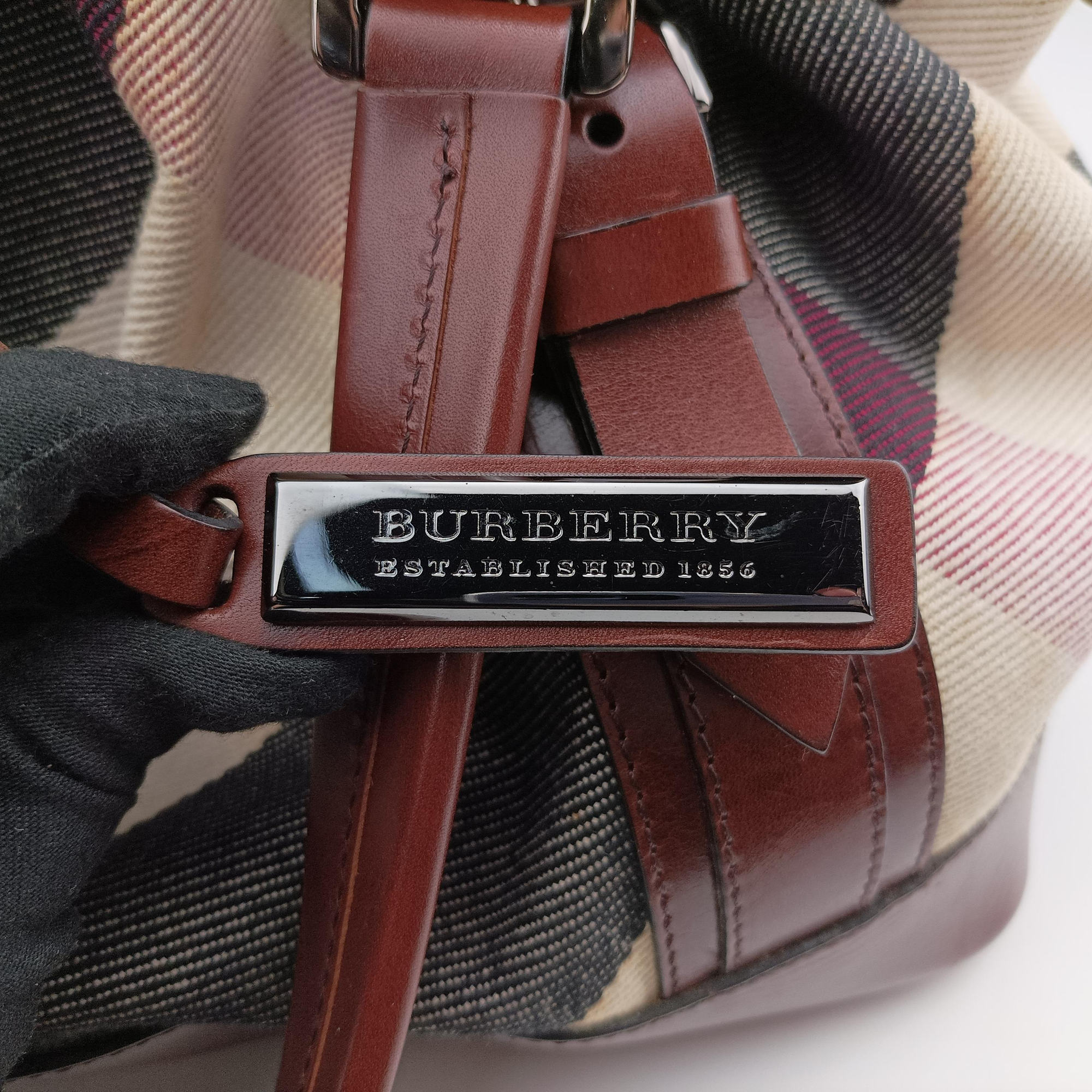 Pre-owned Burberry Beat Check Brown × Beige × Black Canvas × Leather  shoulderbag | stylenewstar