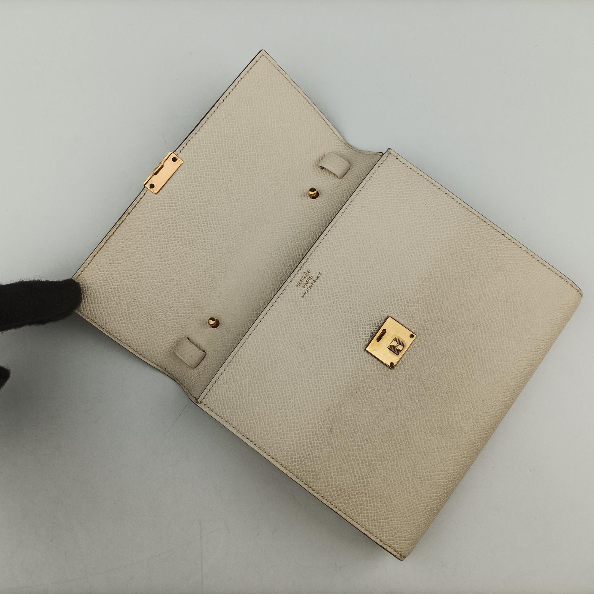 Pre-owned Hermes Clic 16 Nata Epsom Calfskin  shoulderbag | stylenewstar