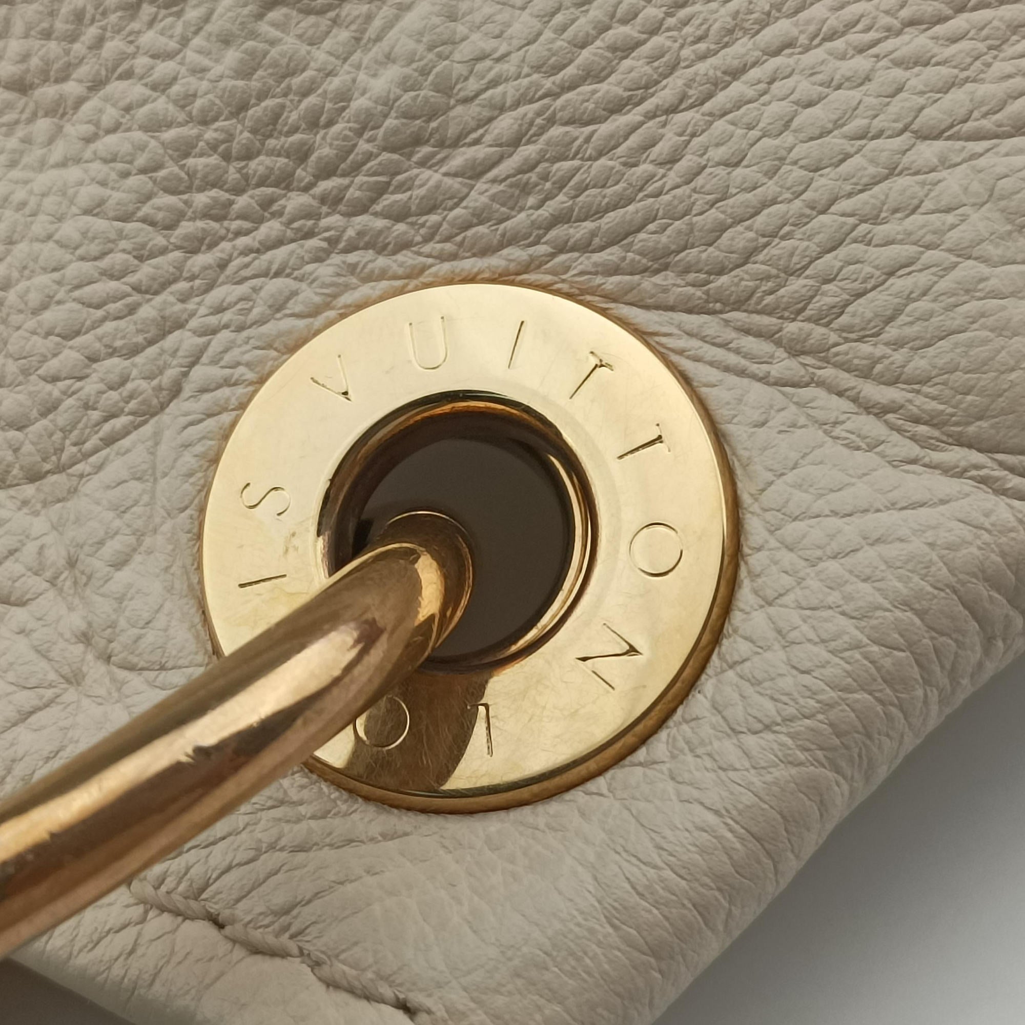 Pre-owned Louis Vuitton Artsy MM NEIGE Monogram Empreinte M93449 shoulderbag | stylenewstar