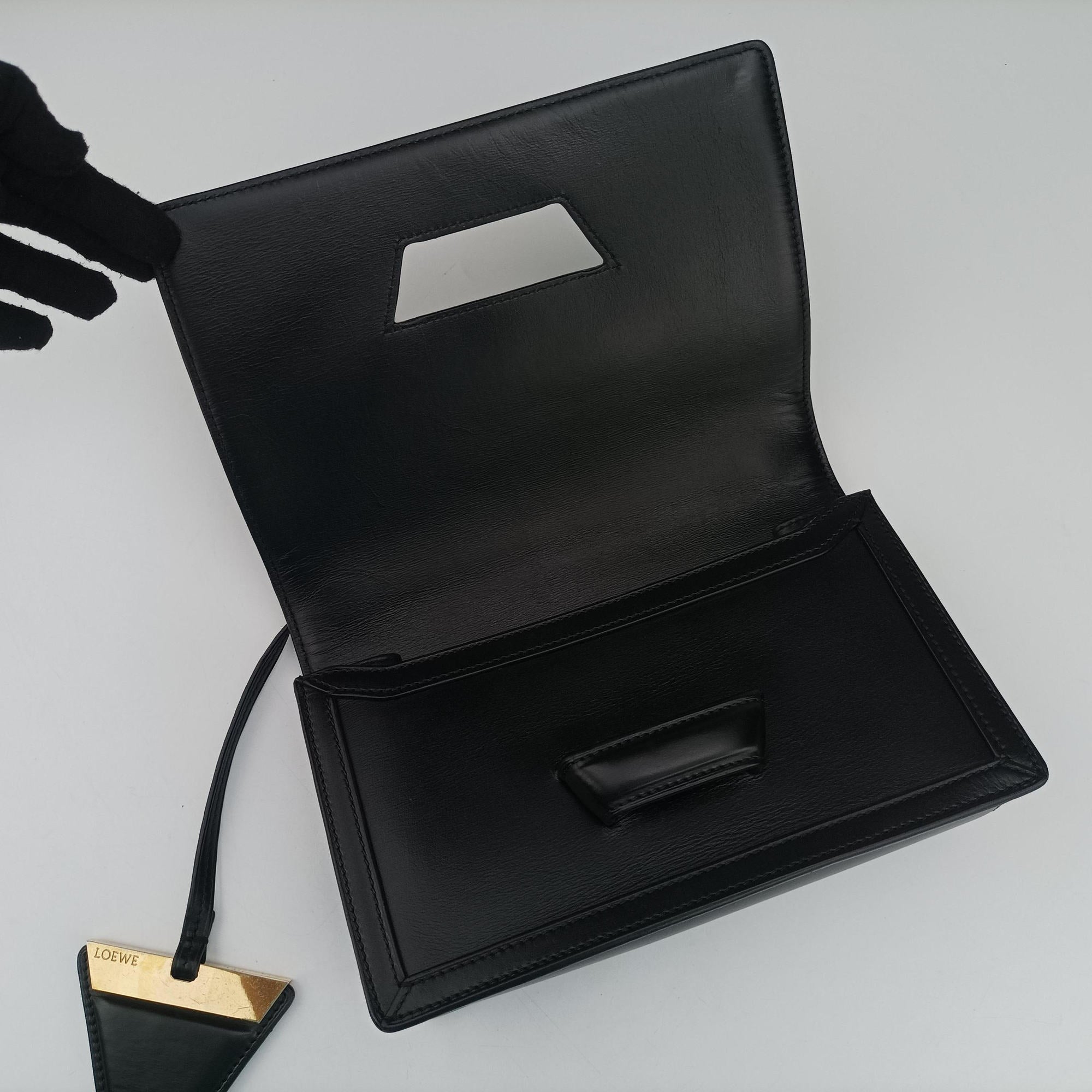 Secondhand Loewe Barcelona Black Leather  shoulderbag | stylenewstar