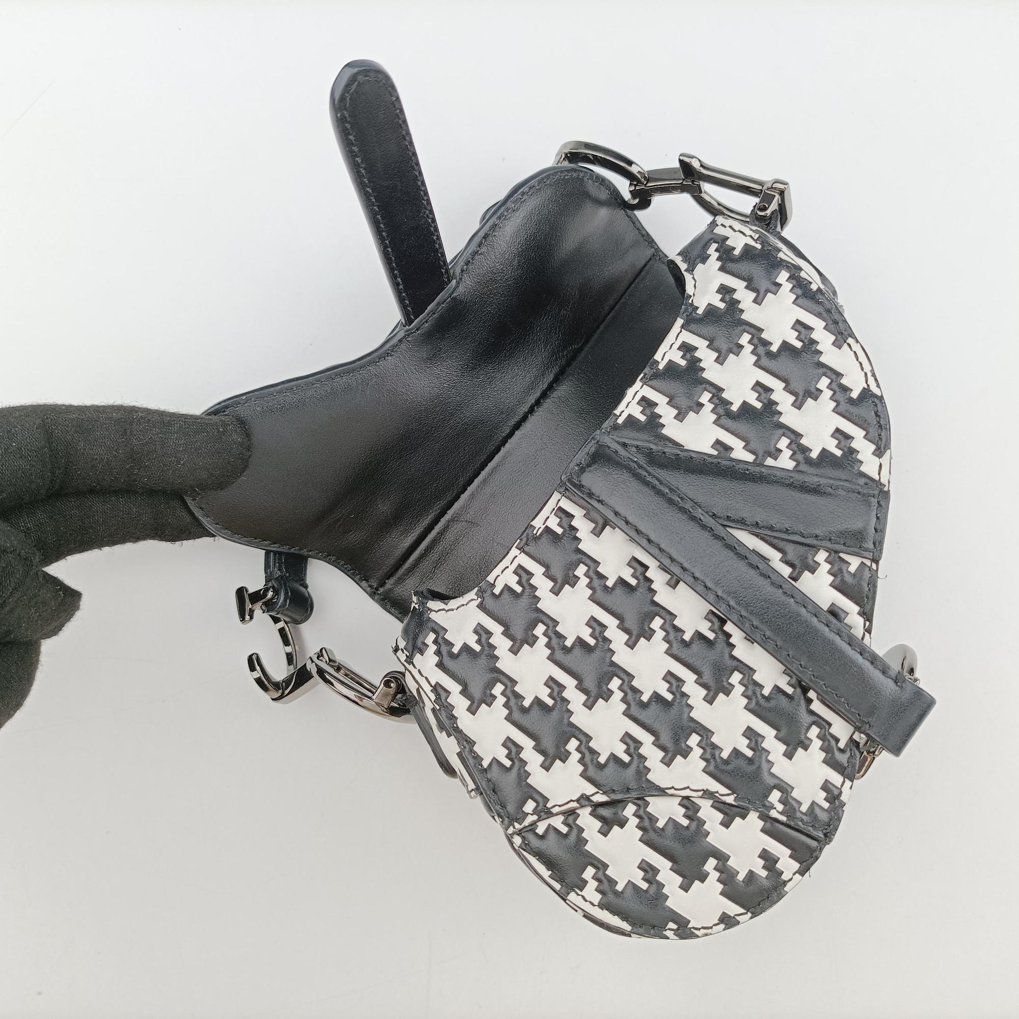 Secondhand Christian Dior Saddle White × Black Jacquard  shoulderbag | stylenewstar