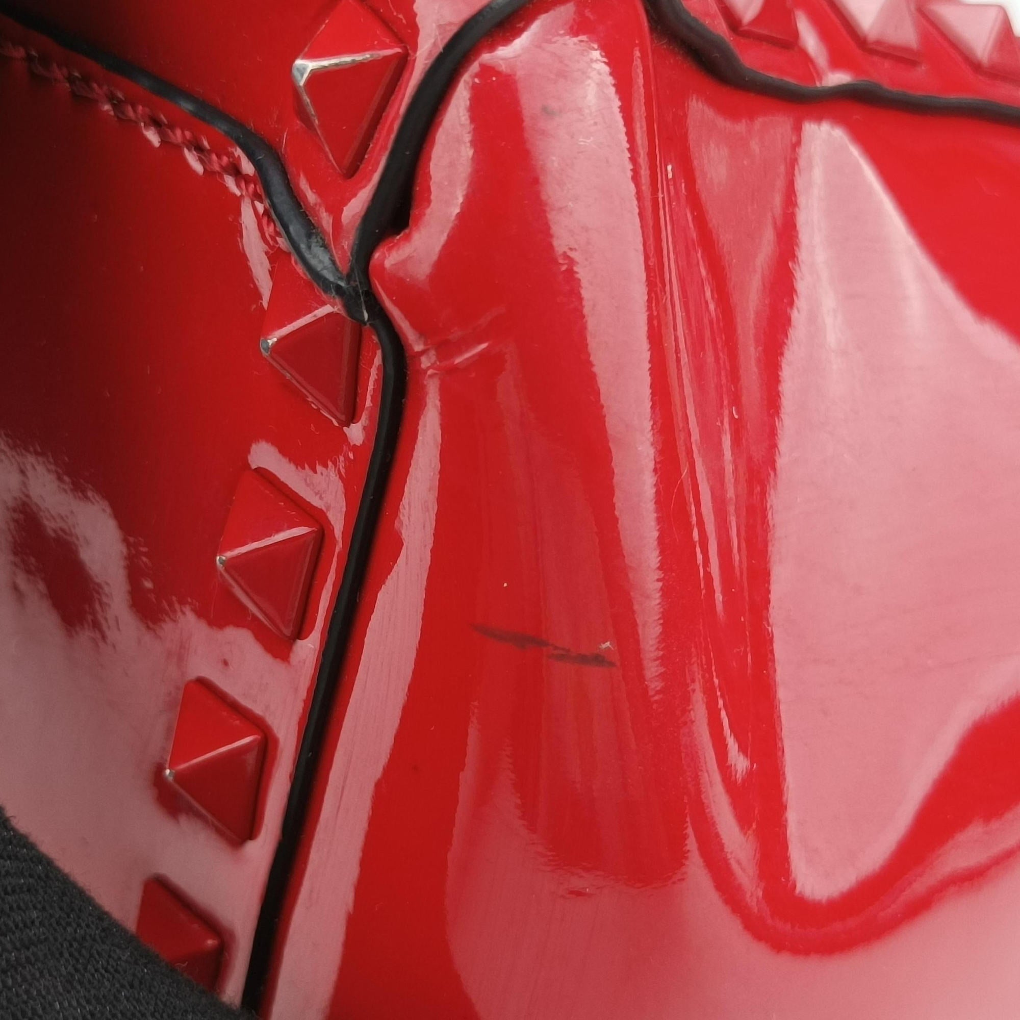 Secondhand Valentino Rockstud Red Patent Leather  shoulderbag | stylenewstar