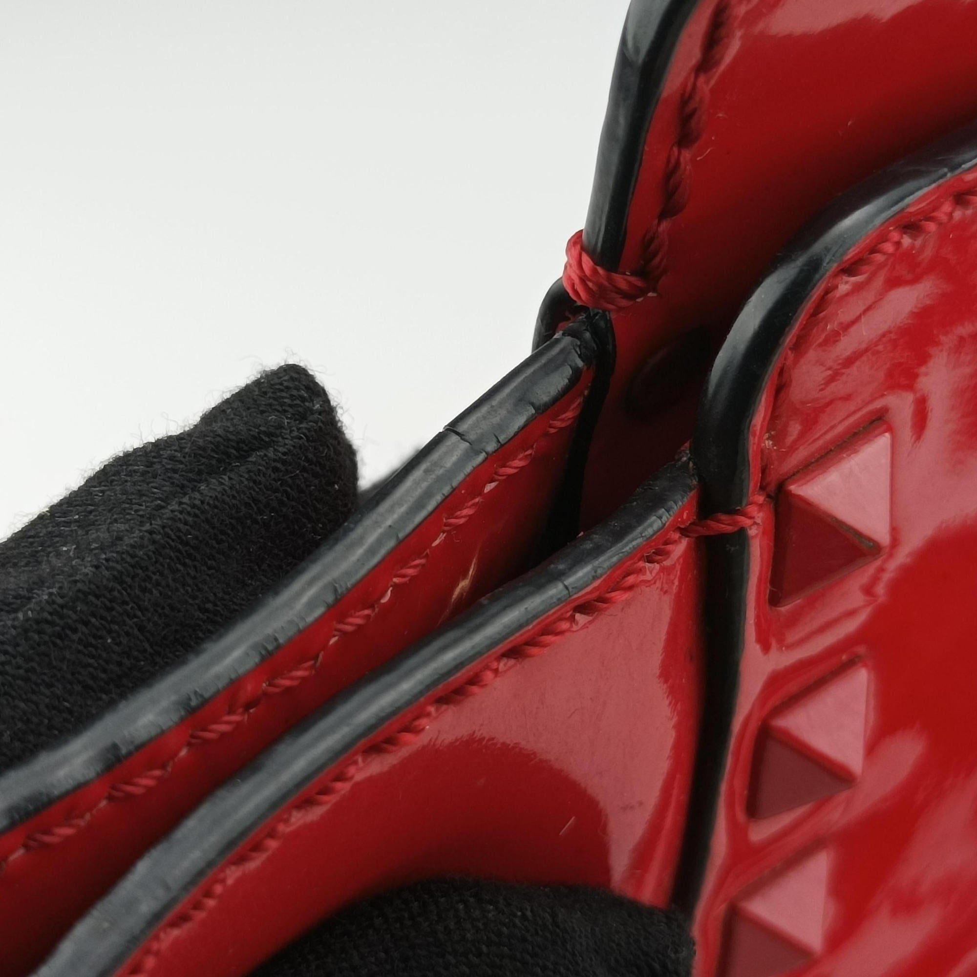 Secondhand Valentino Rockstud Red Patent Leather  shoulderbag | stylenewstar