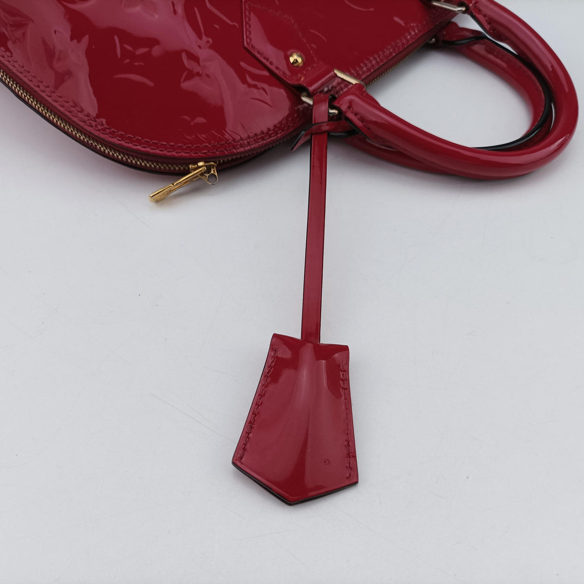 Pre-owned Louis Vuitton Alma PM pomme d'amour Vernis M90096 handbag | stylenewstar
