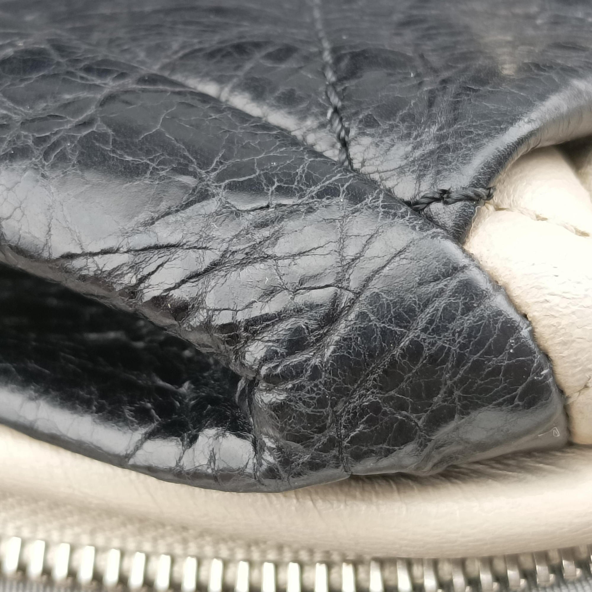 Pre-owned Chanel Matelasse Black Leather A47984 shoulderbag | stylenewstar