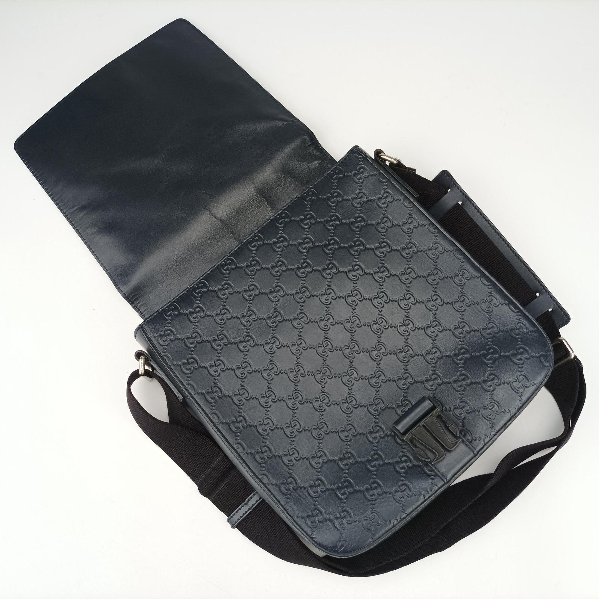Secondhand Gucci GG Plus GG Supreme Navy Leather 406368 shoulderbag | stylenewstar