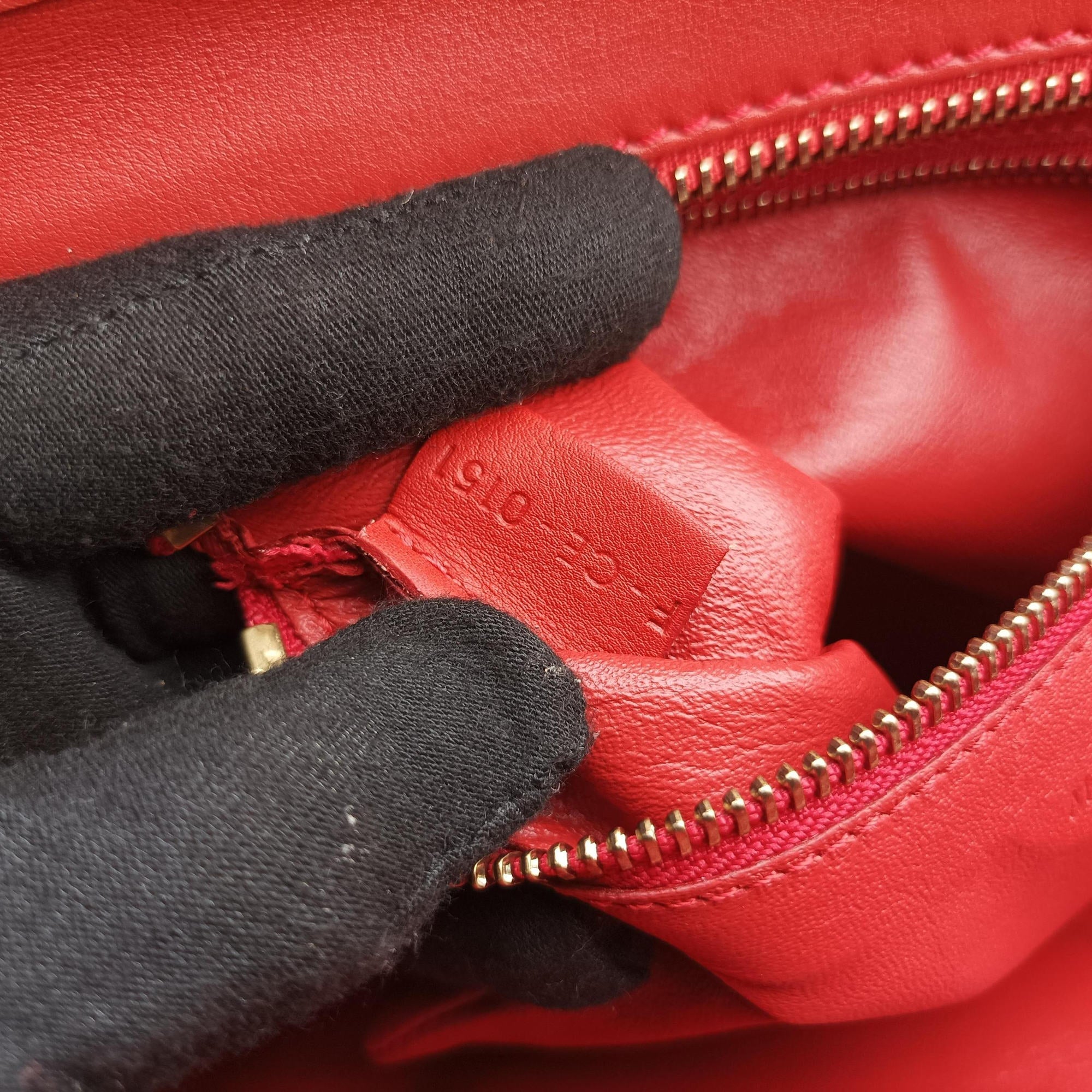 Pre-owned Celine Luggage Micro shopper Red Leather  handbag | stylenewstar