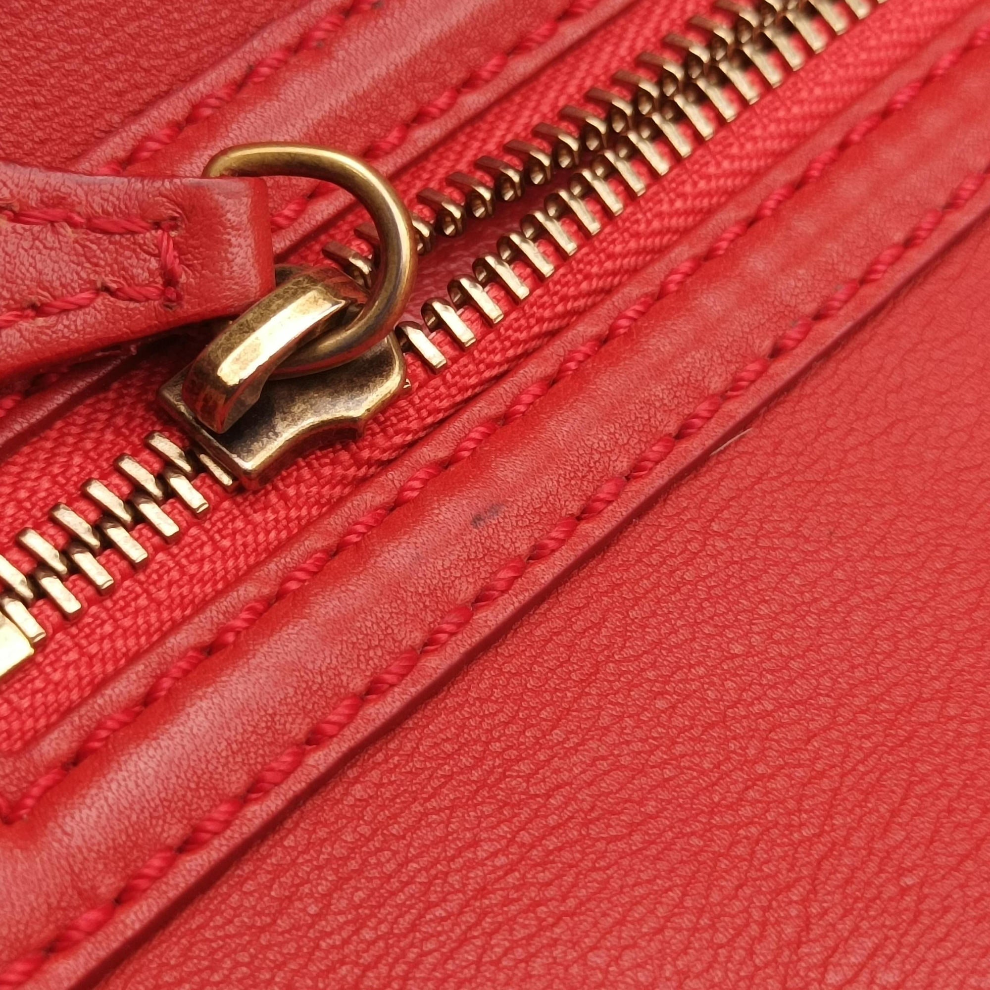 Pre-owned Celine Luggage Micro shopper Red Leather  handbag | stylenewstar