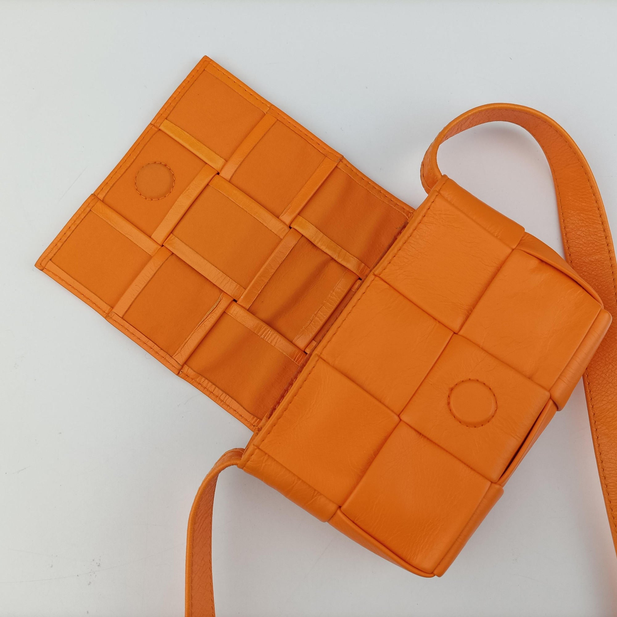 Pre-owned Bottega Veneta candy cassette Orange lambskin  shoulderbag | stylenewstar