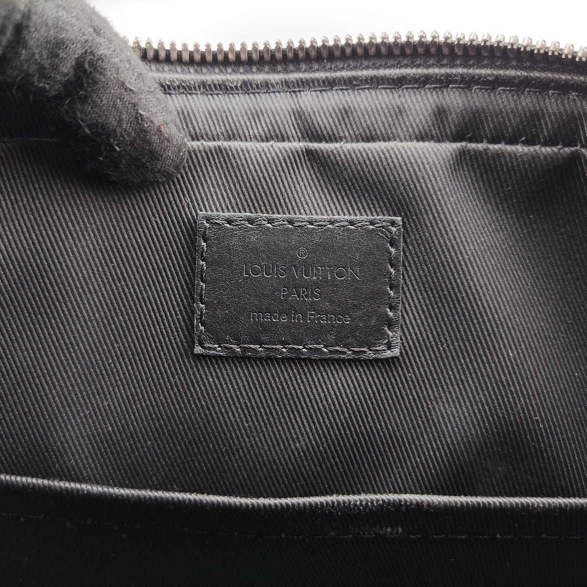 Pre-owned Louis Vuitton Trio Messenger Gris Monogram Shadow M46603 shoulderbag | stylenewstar