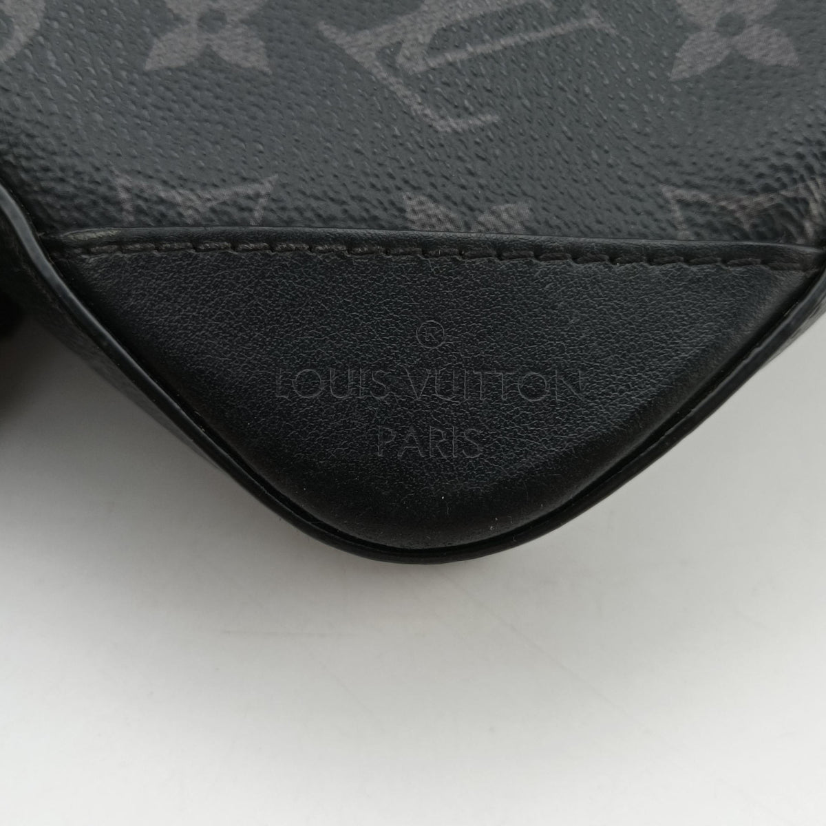 Pre-owned Louis Vuitton Trio Messenger Gris Monogram Shadow M46603 shoulderbag | stylenewstar