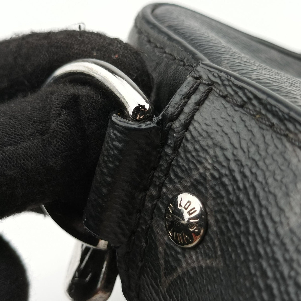 Pre-owned Louis Vuitton Trio Messenger Gris Monogram Shadow M46603 shoulderbag | stylenewstar