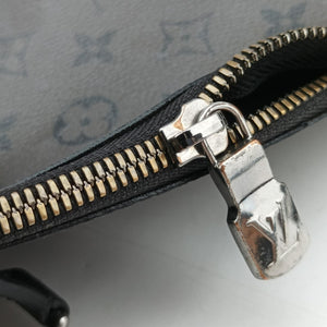 Pre-owned Louis Vuitton Trio Messenger Gris Monogram Shadow M46603 shoulderbag | stylenewstar