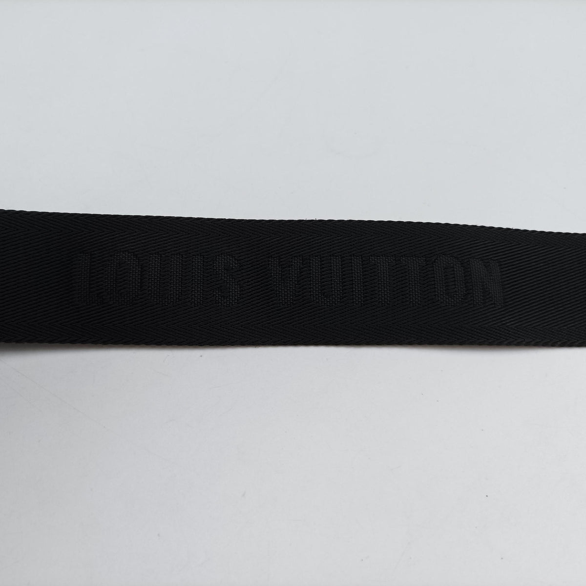 Pre-owned Louis Vuitton Trio Messenger Gris Monogram Shadow M46603 shoulderbag | stylenewstar
